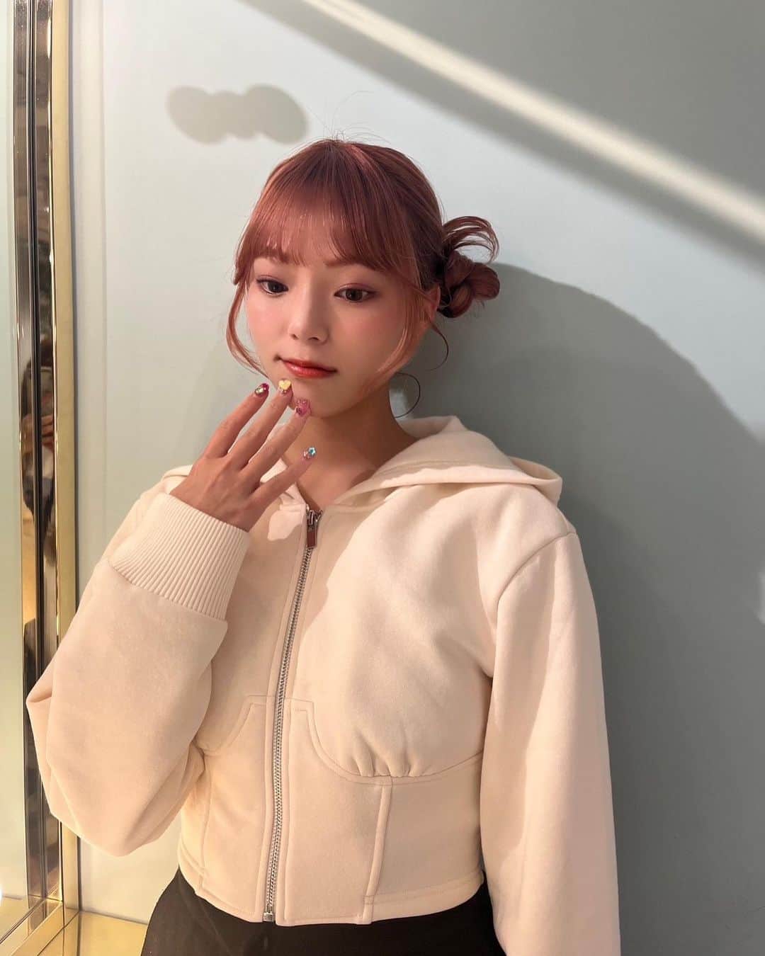 湯上響花さんのインスタグラム写真 - (湯上響花Instagram)「⋆｡ﾟ☆ﾟ✩ﾟ｡⋆ 谷さんの作る、自然体なガーリーが大好き♡ 早くまた撮影したいな〜🧁  ランジェリーを髣髴とさせるようなパーカーは @kiss_the_club の🫶🏾 スタイルアップするから使いまくってます✨ #きょうきょうひとくせ服」5月29日 20時30分 - fantique_