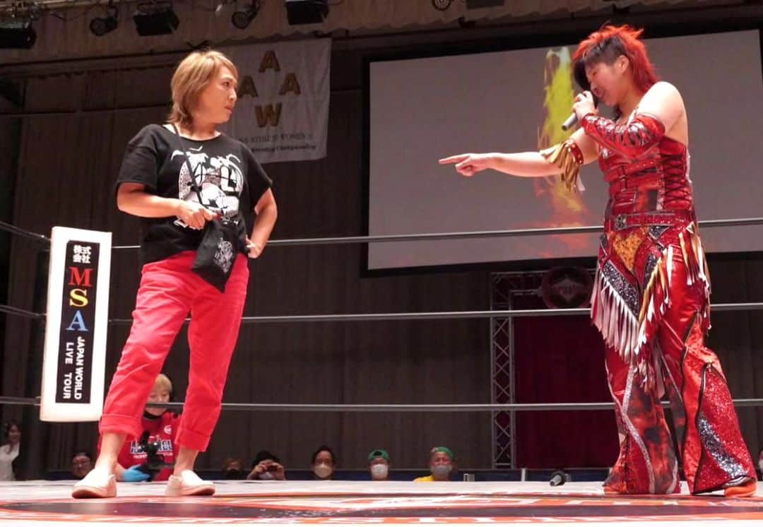 のインスタグラム：「6/11　 新宿FACE 尾崎.Ｘ VS 彩羽.桃野 のＸは決まってて隠してた訳じゃねーよ(笑) きっとアイツらは.まだかまだかとイライラしてたはず(笑)  発表  ♥️安納サオリ♥️  #尾崎魔弓 #安納サオリ #正危軍 #OZアカデミー  #彩羽匠 #桃野美桜 #ボコボコにしてやる #楽しみだな #禁断の扉をこじ開けた」