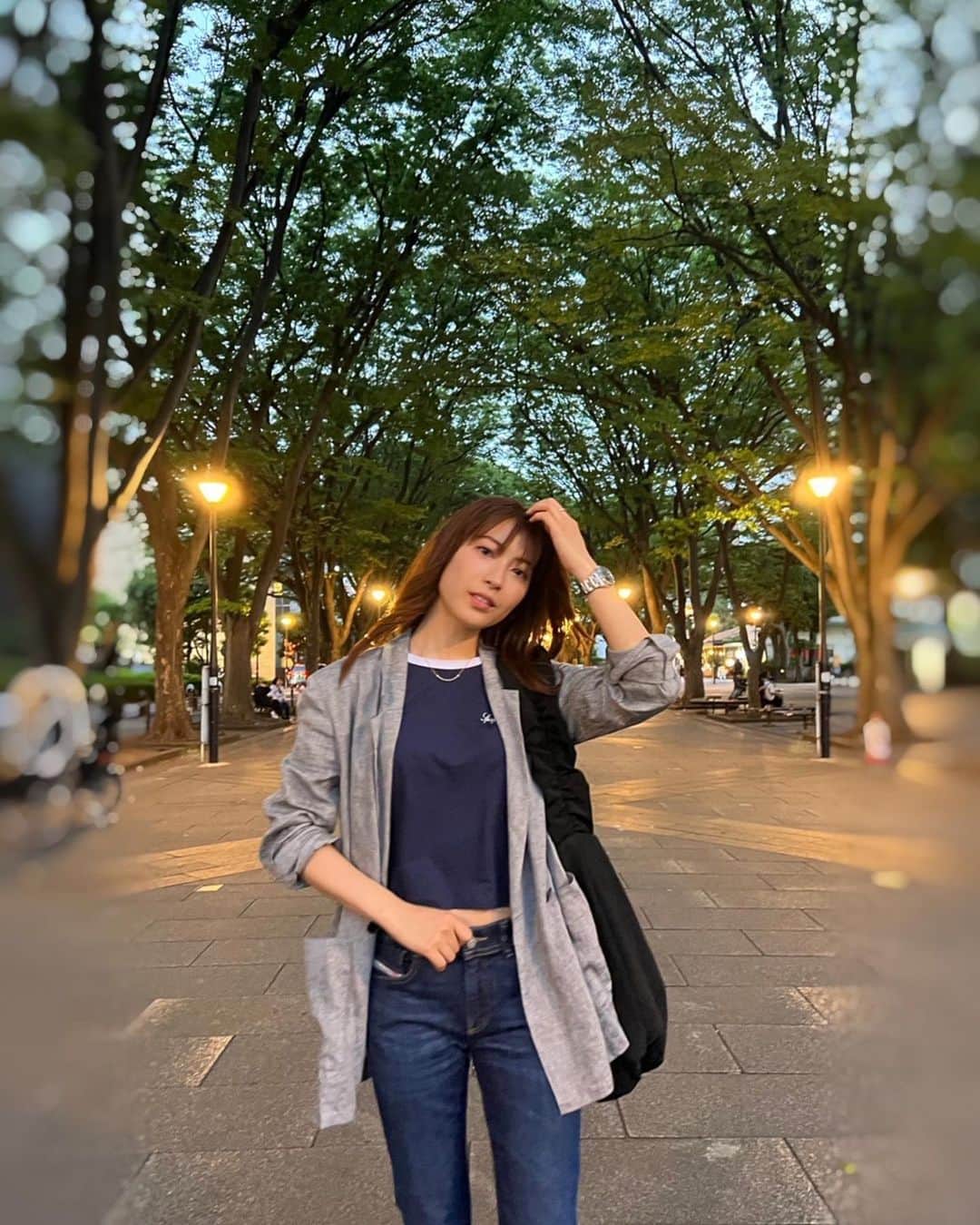 瀧本美織のインスタグラム：「お仕事終わり🧚🏻 一目惚れした @ouat_tokyo のバッグはたーっぷりはいるのでお仕事にもってこいです✊🏻 肩にかけるところがフリルになってて😍 頑張ったのでビール🍺飲みたい…   #私服」