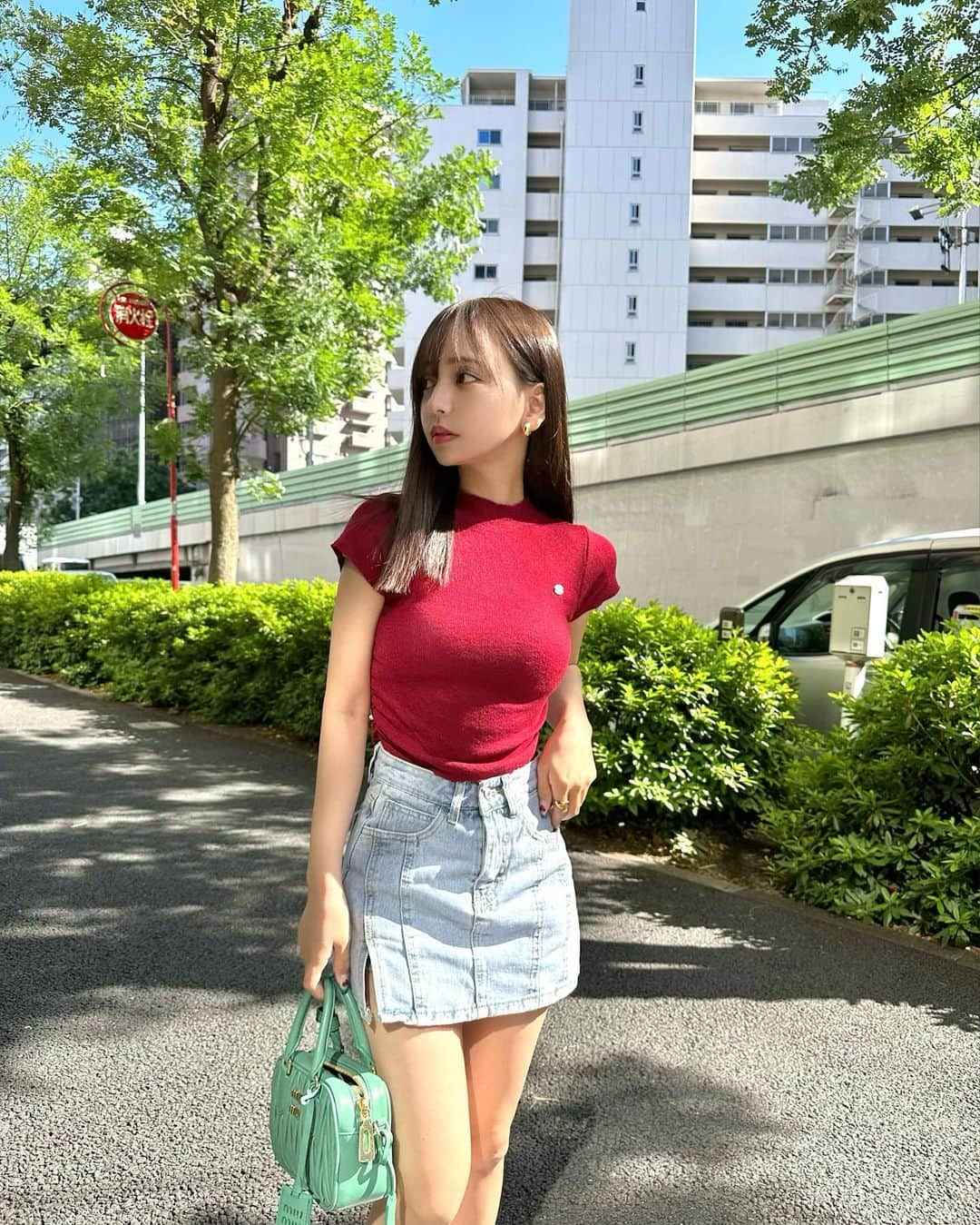 平尾優美花（ゆみちぃ）さんのインスタグラム写真 - (平尾優美花（ゆみちぃ）Instagram)「低身長な私のshein購入品◉ (@shein_japan) トップスもスカートもジャストサイズ！ ラフにカジュアルだけど、女性らしく着れる🍓  トップス➡︎13763558 スカート➡︎10499490  スカートは短めだけどパンツになってるから、ちゃんと安心です☺︎  クーポンコードで安く買えるから是非使ってみてっ 💳：yumika1520  5,999円まではセール価格より15%OFF、6,000円以上は20%OFFが適用されるよ！ 今日から6月末日まで🍦💕  #SHEINforAll#shein購入品#148cmコーデ」5月29日 20時37分 - hirao_yumika