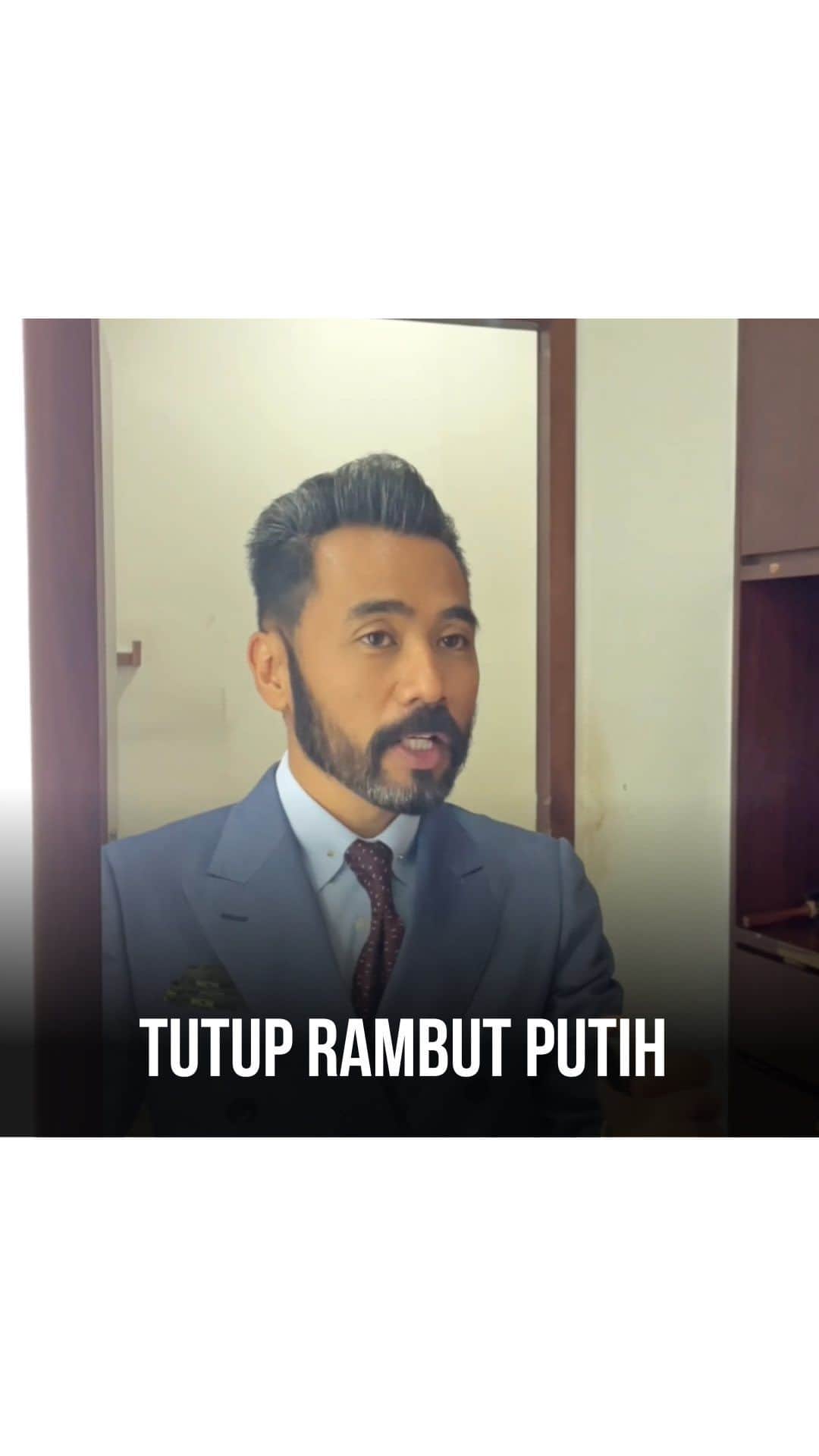 のインスタグラム：「Rambut putih ? Jangan risau , nempekkan ada . Boleh tutup rambut putih korang instantly tau !! Korang yang beruban kena ada satu tau  NEMPEK LEBAT NEW ARRIVAL !!!  Yang di tunggu - tunggu produk panas terbaru dari @dherbsholdingshq untuk lelaki di luar sana yang ada masalah rambut beruban , rambut tak cukup lebat .   Nempek lebat dapat menyelesaikan masalah anda , kalau tak percaya cuba sekarang .  Klik link di bio kami untuk membeli .  Boleh comment atau whatsapp agent-agent kami dan mereka akan membalas dengan segera  1 .Zahirah  016- 3616289 Selangor/Kuala Lumpur @butikashijabdherbs @zahirahsoo.zs *BUTIK AS HIJAB & D’HERBS* Lot G34 & G35 Giant Hypermarket Jalan PJU 5/1, Kota Damansara,47810 Petaling Jaya,selangor  2.Rahimah 017 - 3742851 Shah Alam  @as.hijabexclusive   3.Zana 011-11757532 Gombak/Batu Caves @zanayusof_aslegacy  4.Marina 013 - 2048584 Lembah Klang @marina_zzain  5 .Fadzrul 017- 2388234 Selayang / Kepong @coach_fadzrul   6.Nana 016 - 3737292 Wangsa Maju  @nana_aslegacykl   7.Nurul fadzilah 011- 57816647 @kak.n_aslegacy.kl  @as.hijabexclusive_kl  8.Haidaacma 019- 2481528 Klang @acmahaidir @butikdherbsklang  Lot S02, 2nd Floor, Aeon Bukit Tinggi Shopping Centre, Bandar Bukit Tinggi 2, 41200 Klang, Selangor  9.zulfa 65 90610915 Singapore  @dherbs_singapura  10. Jannah 65 87371793 Singapore @as.legacy.global  11.Diana jaafar 017 - 2022927 Hulu Klang / Ampang @diana.heyyheyy  12 .Azah abu 019 - 7790422 Johor @aslegacy.johor  13.liss delly - +62 812-80208321 Indonesia  *ANDA BERMINAT UNTUK MENJADI AGENT KAMI?* Hubungi kami segera!!!」