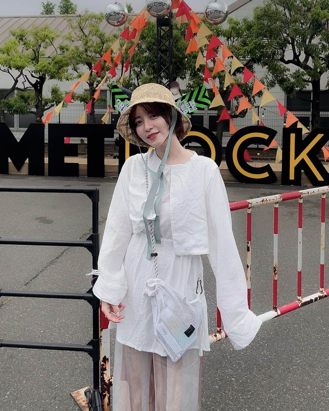 ゆ い りさんのインスタグラム写真 - (ゆ い りInstagram)「今年も楽しかった METROCK 🎶🎧 ㅤ 声出しが解禁になって みんなでライブ感を味わって これこそ生の音楽の楽しみ方やって 心がわくわくした〜👶🏻◌︎ ㅤ ㅤ コーデは2枚目が見やすいかも 🎪 ゆる〜くかわいくがフェスっぽくてすき♡ ㅤABEMAの放送にも抜かれてたっぽいですね 👀✨ ㅤ ㅤ 次は当たればロッキンに行くよ〜夏フェス何着よう 🌻✨ ㅤ #METROCK #メトロック #フェスコーデ #フェス #春フェス #夏フェス」5月29日 20時46分 - pamyuiri