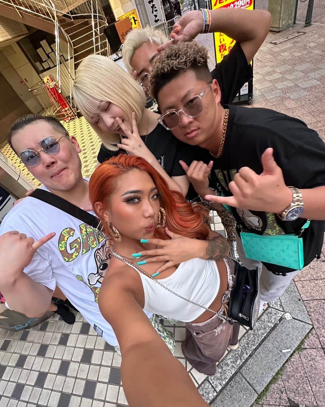 いーたろのインスタグラム：「浜松イベントめーーちゃくちゃ楽しかった❤️❤️  ゲストのうちらが死ぬほど楽しんじゃってたよ😹✨  今流行りの歌を歌ってるYAHMANさん初めましてだったけどもう大好きになりました🔥  イベント毎回楽しいし楽しませるのでみんなイベントある時会いにきてね〜🙌  #としぞう小さくて顔隠れちゃってる可愛い」
