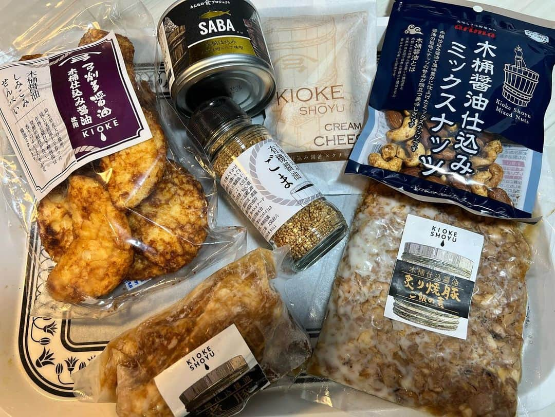 渡邊啓太さんのインスタグラム写真 - (渡邊啓太Instagram)「🍽️🍚  ———  第二回 木桶による発酵文化サミットin阪神梅田🪵  ——— 少し前の話ですが。。 @ippei0808 さんにお誘いいただき 行ってきました☺︎  木桶について＆食について  @tomoya_inose さんから学ばせていただきました🍖🐟  木桶に対しての 職人さんの想いに触れることができ、 本物を知る機会に感謝です😌  ----------  食については… 食べ物がどういう過程で作られたものなのか どう育てられたものなのか。  より身体に良いものを食べて シーズンに向けてしっかりと レベルアップさせていきたいと思います✊  ----------  猪瀬さんの商品が美味しすぎて すぐに買い足しました笑  ---------- #木桶 #発酵文化 #阪神百貨店食祭テラス #木桶職人復活プロジェクト #木桶仕込醤油 #弓削田醤油 #川越 #醤油王国 #ベストフード #ミルクファームすぎやま #ガンリキ佐橋大輔 #有機 #食材 #食事 #アスリート #ショートトラック #スケート #栄養 #ご縁 #ありがとうございます」5月29日 20時50分 - kwatanabe18