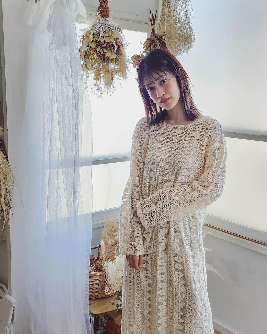 のインスタグラム：「こんな風に撮影してます🫣 作品撮りの様子。今回は2パターンのお衣装で @ma_do_k_ × @make_matsumotokanae タッグ🤝 データ上がったら投稿するね???🫠🍀」