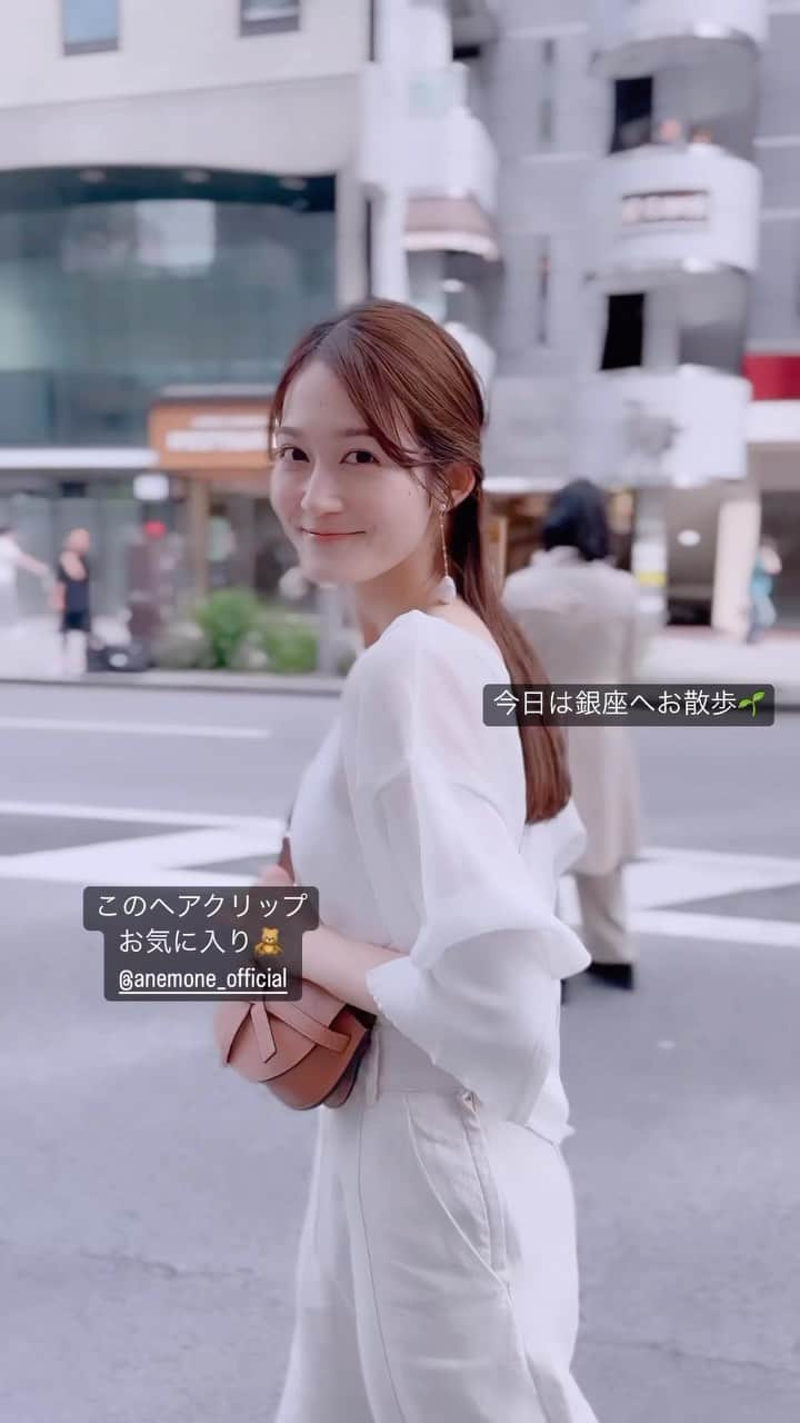 小林沙弥香のインスタグラム：「⁡ 🧡🤍🕊🧡🤍 ⁡ ⁡ ⁡ お気に入りのヘアクリップは @anemone_official さんのです🌱 ハーフアップにしてただ挟んだだけ🌼 ⁡ ⁡ ⁡ #ヘアアレンジ#ヘアクリップ#アネモネ #おでかけ#おでかけコーデ #おでかけヘア」