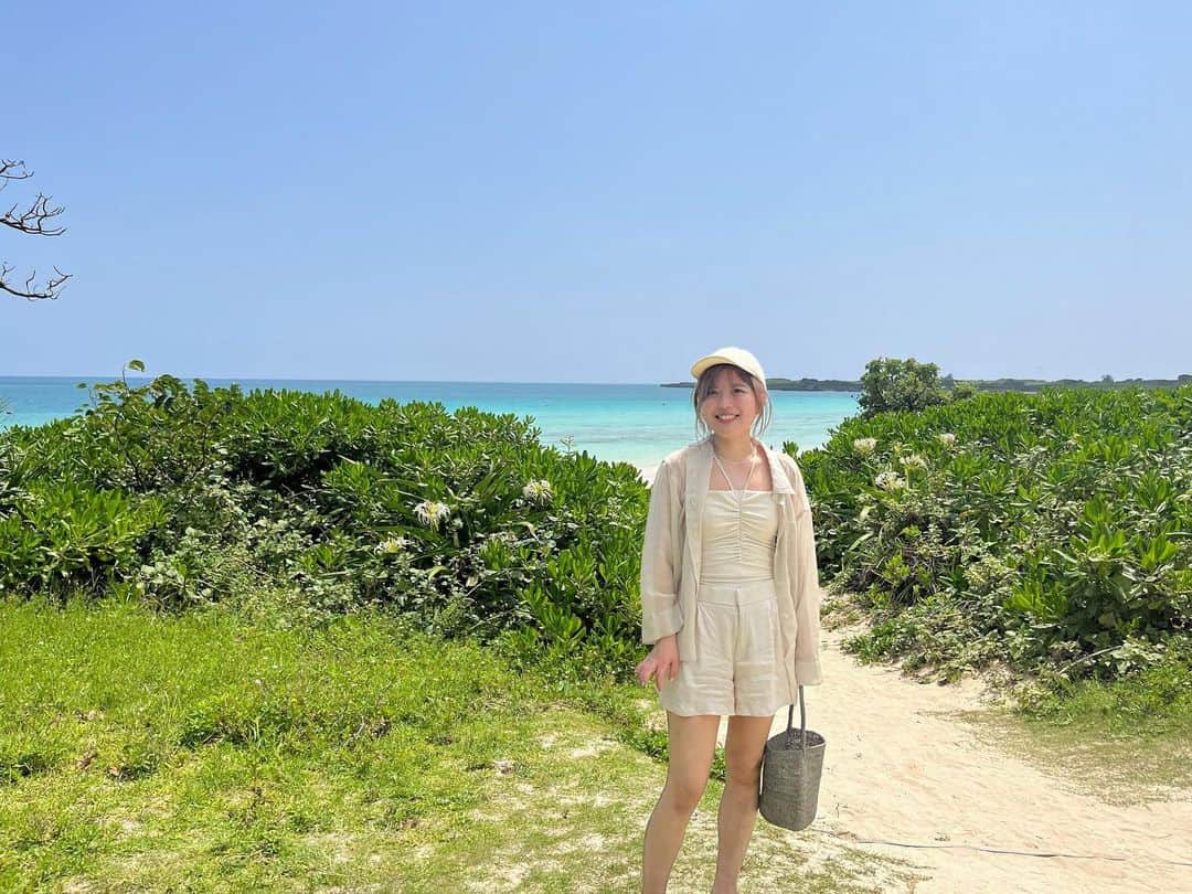 新倉真奈美さんのインスタグラム写真 - (新倉真奈美Instagram)「久しぶりの宮古島🏝  今回は初めて下地島にも 行きました♡  @blueturtle_miyako という cafeの景色と 下地島の最北端にある 17ENDというビーチの海が 綺麗過ぎて本当に癒されました🐬」5月29日 20時54分 - mana0809