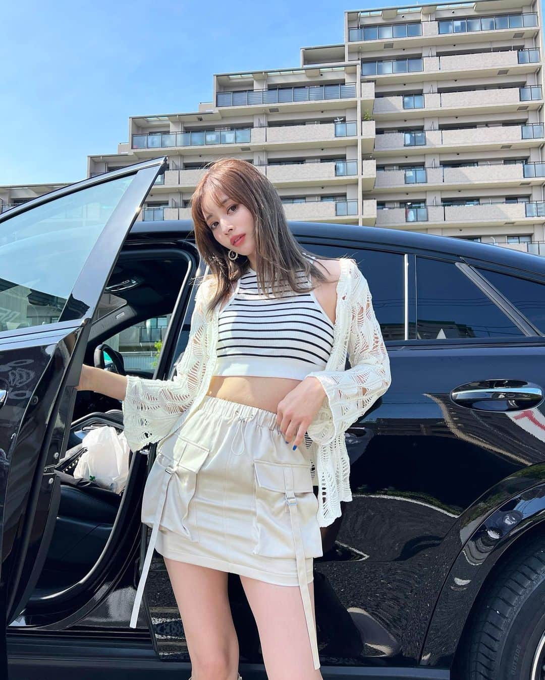 得あゆのインスタグラム：「このスカートお気に入り🤍  tops : @shein_japan cardigan : @emoda_official skirt : @ambientofficial  どのアイテムも買ってよかった🥹✨ たくさん着回してます🫶🏻！ こうゆう個性的な服好き。笑  ・ ・ ・ ・ ・ ・ ・ ・ ・ ・ ・ #ambiento#スカート#カーディガン#着回し#着回しコーデ#着回しアイテム#ミニスカ#ミニスカート#ミニスカートコーデ#ストライプ#カーディガンコーデ#ドライブ#メルセデスベンツ#skirt#前髪#前髪カット#産後ダイエット#ママライフ#ママコーデ#休日コーデ#ママファッション#アラサー女子#ダイエット方法#骨格ストレート#ブルベ#ベンツ#mercedesbenz#drive#ウエスト#お腹痩せ」