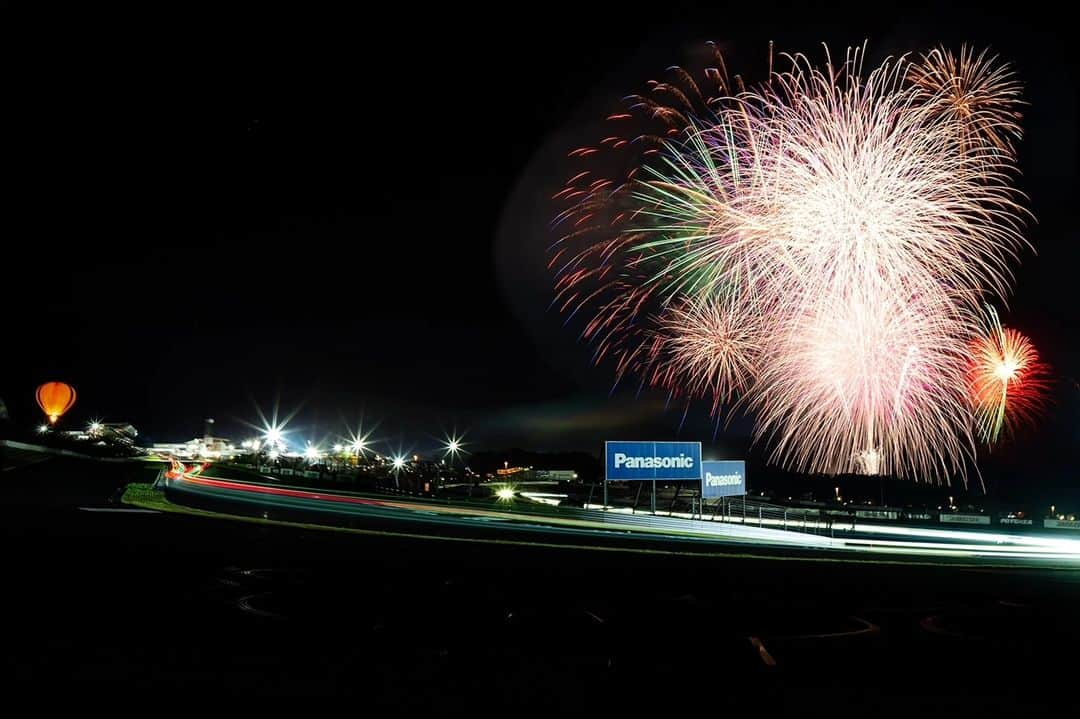 吉田広樹さんのインスタグラム写真 - (吉田広樹Instagram)「#FUJI24h 優勝することが出来ました🏆️  チームがドライバーやメカの人数など 体制面もキッチリ整えてくれたお陰で 参加したメンバーみんなが大きなミスなく 助け合いながら各々の役割を果たせたと思います‼️  エンジニアの作戦や メカのメンテナンス力 TOYOTA自動車様、TCD様のサポートがあり #GRSUPRAGT4 も 最後まで高いパフォーマンスを発揮してくれました🏎️  本当に最高です🙌  シリーズはまだまだ続くので 今回のデータや経験を活かし 良い流れを保っていきたいと思います❗  応援して頂いた皆さん ありがとうございました。  #埼玉トヨペット #greenbrave #grgarage浦和美園 #スーパー耐久 #TOYOTA自動車 #TCD #大石博久カメラマン」5月29日 21時04分 - hiroki44da