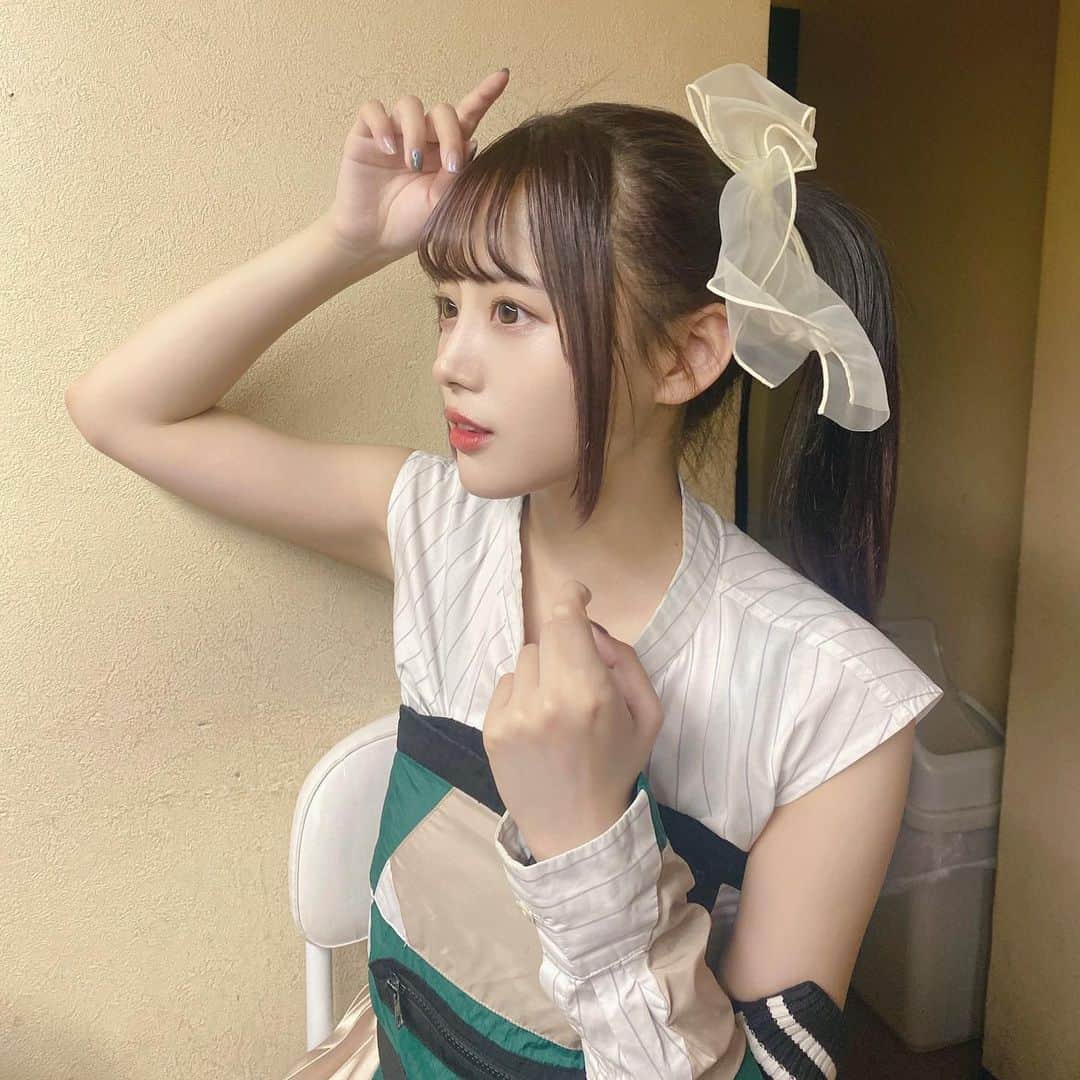 のインスタグラム：「緑衣装💚 green💚髪型もかわい！  #idol #photo #fyp #y2k #アイドル #衣装 #instagram」