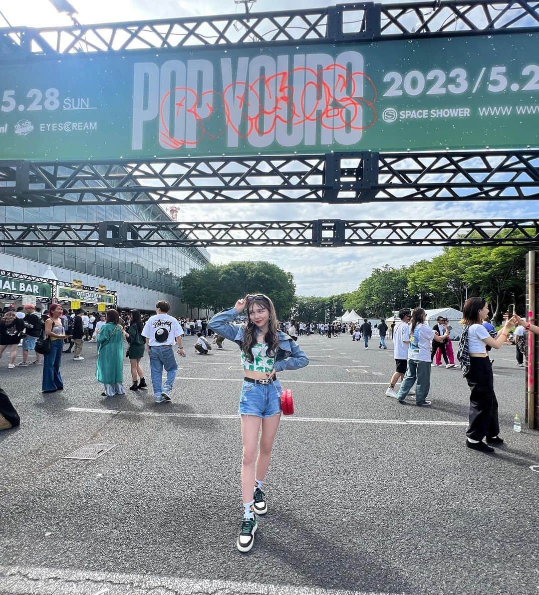 のインスタグラム：「POP YOURS DAY2 🩵🩷  HIPHOP改めてダイスキだな〜って感じた1日でした😮‍💨🩷 大好きなLANAちゃん近くで見れて幸せだった、、🩷  どこのタトゥーシールー？？って 沢山質問頂いてたので載せとくねー！👍🏻👍🏻  フォロー＆DMで「月が綺麗ですね」って送ると 15%offクーポン貰えちゃうらしい🤫🩵 肌に一番近いおまじないだーね！🩷」