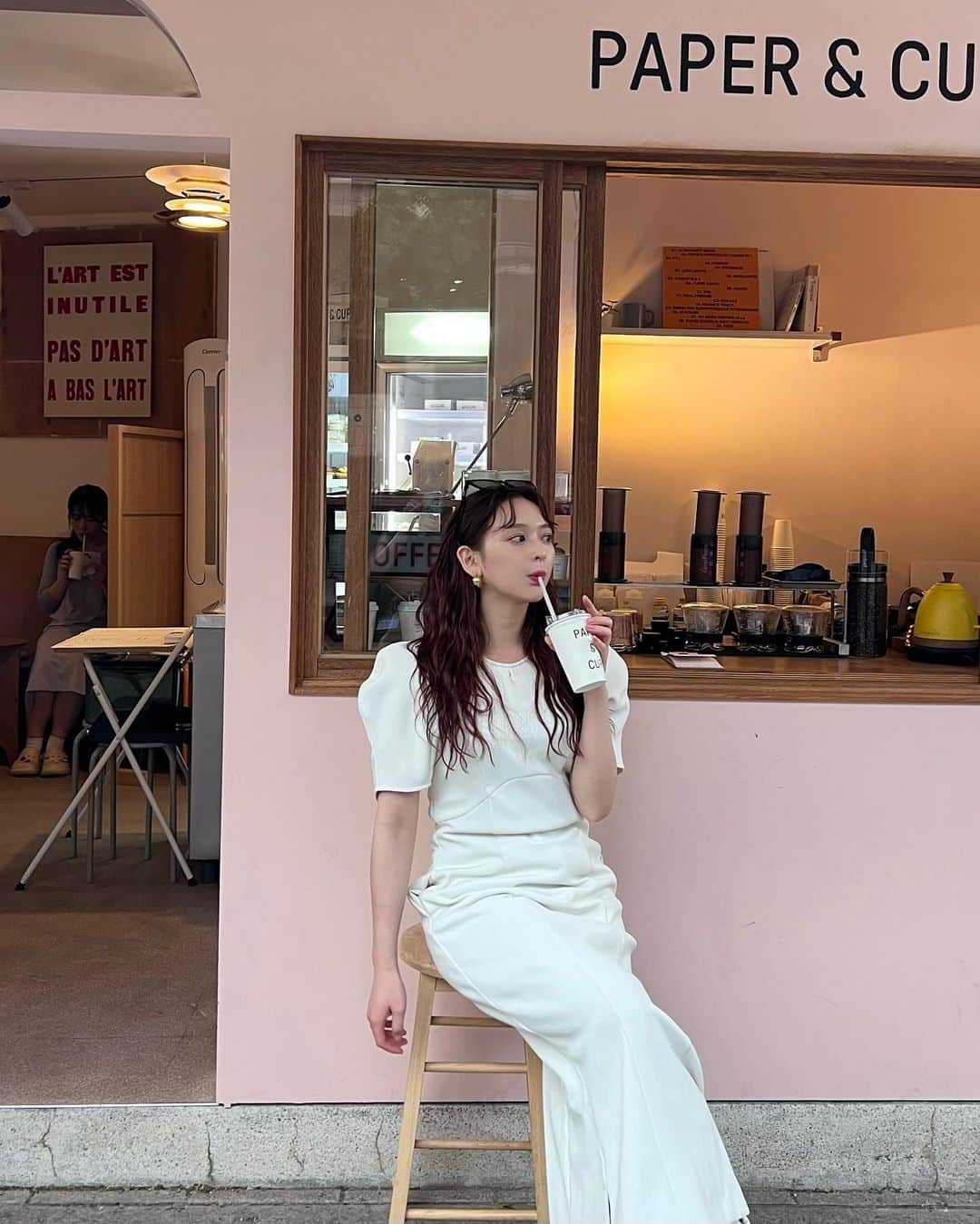 古川貴絵さんのインスタグラム写真 - (古川貴絵Instagram)「どこ入ってもカワイイカフェばっかり〜🍑🍑 ワンピ可愛すぎて韓国に持ってった♡」5月29日 21時18分 - _kiegram