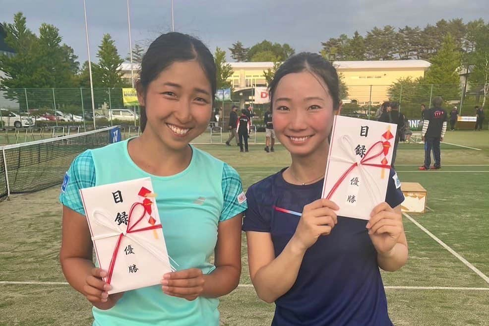 小堀桃子のインスタグラム：「. . . $25,000 軽井沢、ダブルス優勝しました🥇👭 . . 久しぶりのペアリングでとても楽しくて、めっちゃ助けてもらってすごーく感謝です😌 . . . #軽井沢 #風越公園 #karuizawa #doubles #橋本総業ホールディングス #ダンロップ #ダンロップテニス #dunlop #dunloptennis #clubmasa #matsukibuilding #minimu #mcナースネット #テニス #tennis #テニス女子 #テニスウェア」