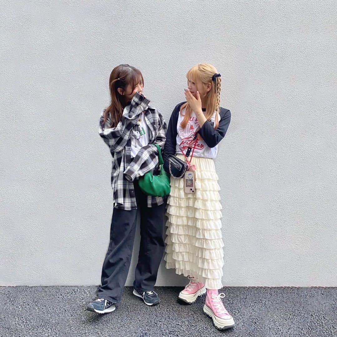 砂糖桃さんのインスタグラム写真 - (砂糖桃Instagram)「フリマありがとうございました❤️‍🔥 みんなに会えて嬉しかったです🥰  たまたま髪型と服装が似てたの~❕」5月29日 21時27分 - _peeach_