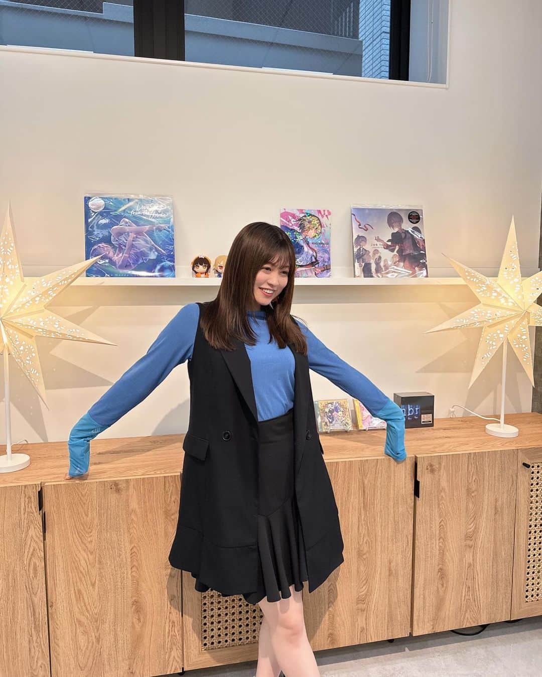 鈴木このみのインスタグラム：「また明日！ってお別れする、なんだか合宿のような1週間の始まり。  5月はRecはなかったけど、XAIちゃんに初めての中野ブロードウェイに連れてってもらったり、おやつパーティーしたり、濃厚な時間を過ごせたので、またここから歌を重ねるのが楽しみです。  ジィレジェ…( ◠‿◠ )  #ヘブバン #シーレジェ」