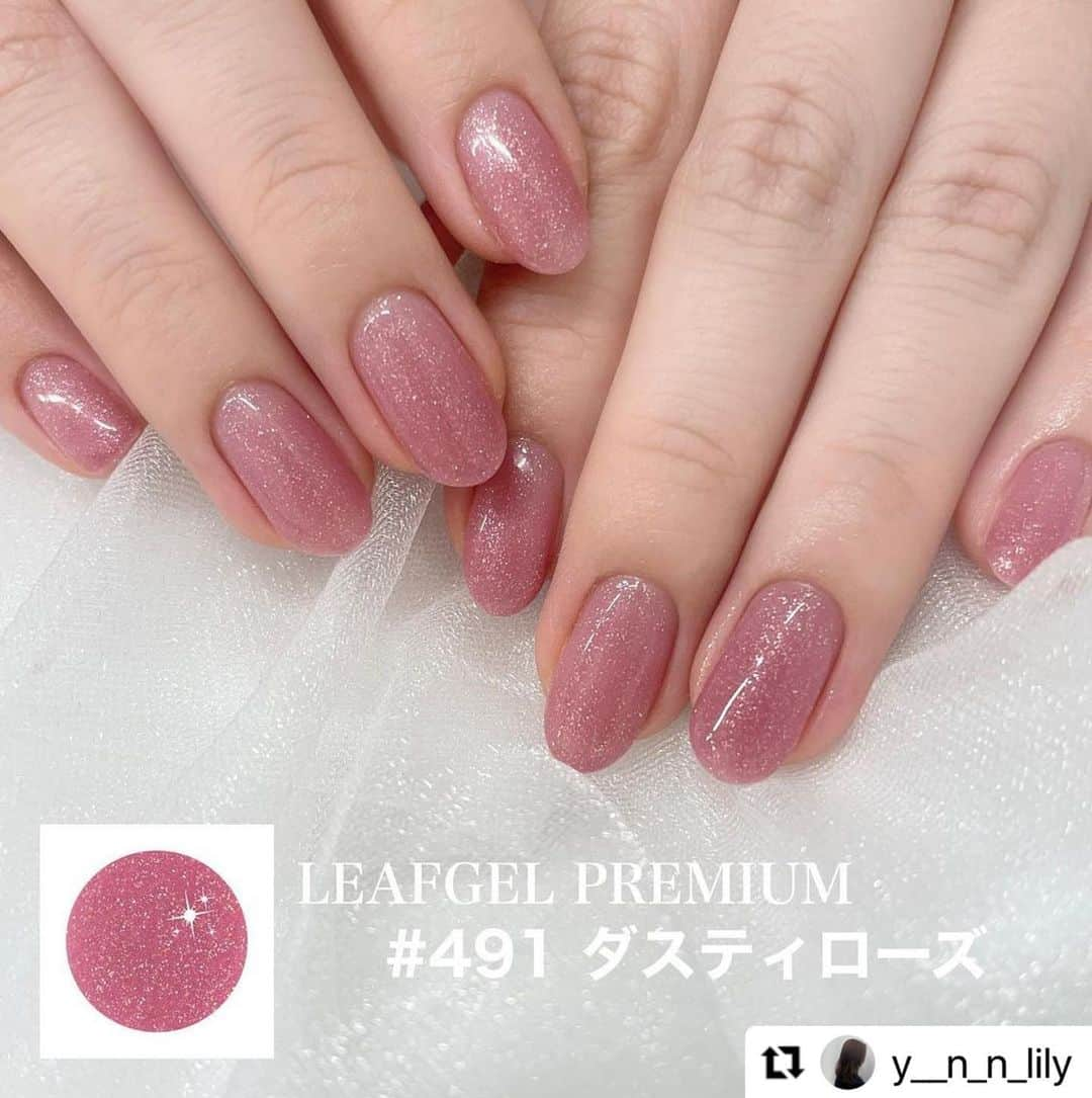 LEAFGEL PREMIUMさんのインスタグラム写真 - (LEAFGEL PREMIUMInstagram)「@y__n_n_lily 先生🤎  Classy Lamé series新色5色をご紹介いただきました🫰🏻💕  こだわりの繊細なラメが、ワンカラー、グラデーションでもシンプルになりすぎず、華やかで上品なカラーに仕上がります🫶🏻✨💓  是非お試しください🫡🩷  #Repost @y__n_n_lily with @use.repost ・・・ ┈┈┈┈┈┈┈ ❁ ❁❁┈┈┈┈┈┈┈┈  main account🧸 @y__n_n_lily   sub account💬 @llinail_yuka   ┈┈┈┈┈┈┈ ❁ ❁ ❁ ┈┈┈┈┈┈┈┈  📮新宿駅南口徒歩3〜5分  10:00〜20:00(不定休) シェアサロン内でサロンワークをしています○  歴10年以上🎖️ 日本ネイリスト協会　認定講師 JNA1級・JNEC上級　etc.. LEAFGEL PREMIUM エデュケーター  onecolor ¥6500 french ¥7500〜 design french ¥8500〜 aurora onecolor ¥7500 magnet ¥7500 design ¥9000〜12000 🥇 handcare ¥4400〜  ┈┈┈┈┈┈┈ ❁ ❁ ❁ ┈┈┈┈┈┈┈┈  #ネイル #네일 #nailstagram #프렌치네일 #夏ネイル #美甲　#เล็บเจล  #móngtay #大人かわいい #大人かわいいネイル #新宿ネイルサロン#新宿ネイル #jna認定講師#nails #frenchnails　#フレンチネイル#シンプルネイル#オフィスネイル#マグネットネイル#ちゅるんネイル#ホワイトマグネット#ハートネイル#クリアハート」5月29日 21時43分 - leafgel_premium