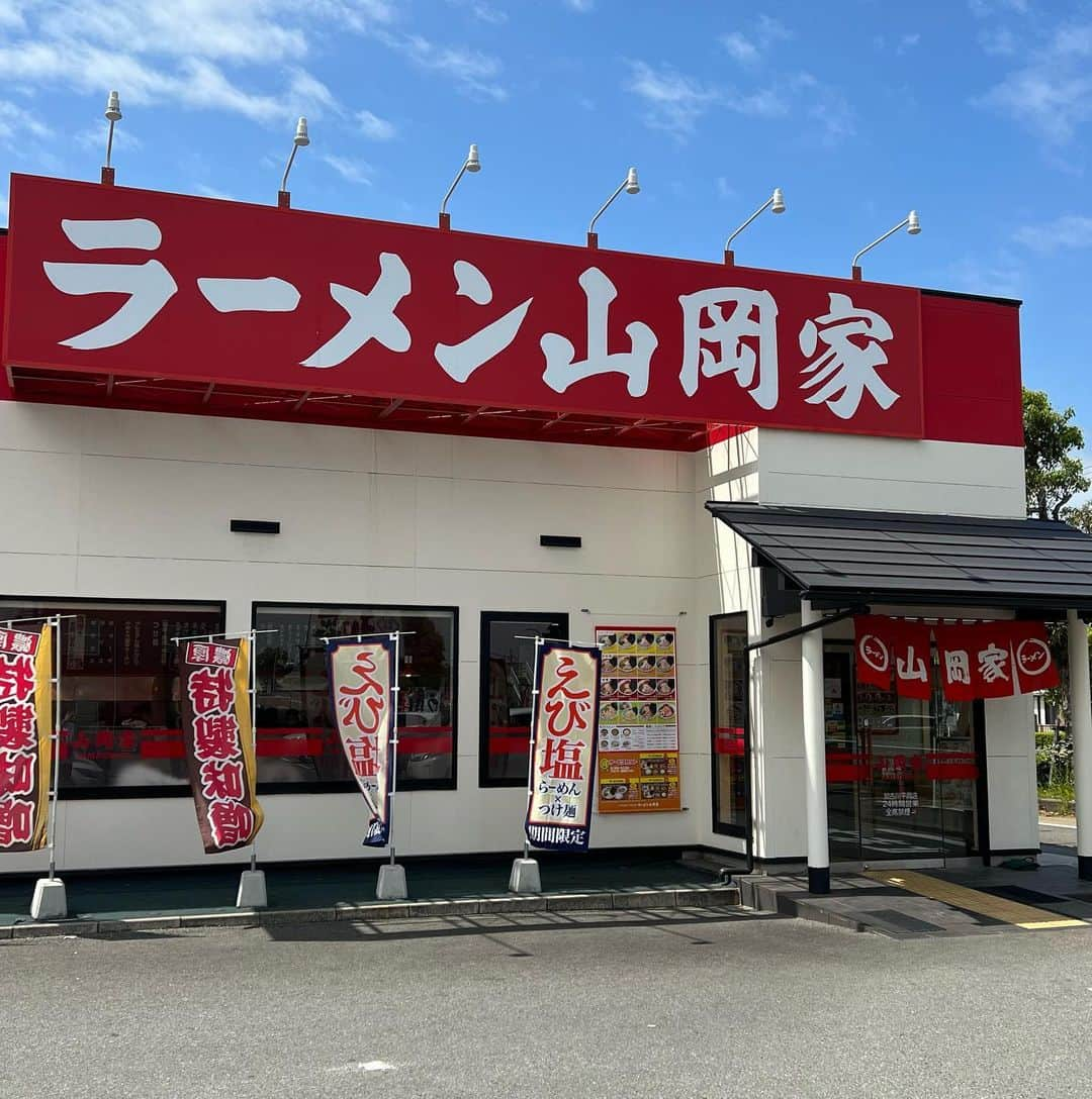 JULIANさんのインスタグラム写真 - (JULIANInstagram)「初めての山岡家🍜  何頼んでいいかわからんから・・  とりあえず肉多いの頼んでまう😋  『特製味噌チャーシュー麺』  で脂量多め味濃いめで攻める🤙✨  #山岡家  #山岡家ラーメン  #味噌ラーメン #味噌らーめん  #チャーシュー麺 #チャーシュー  #ラーメン屋 #肉食男子  #関西グルメ #関西ラーメン #ラーメン男子 #ramen #拉麺 #라면 #ラーメン　#らーめん　#麺好き  #麺　#麺スタグラム #麺活 #麺スタグラマー  #ラーメン部 #ラーメン倶楽部 #ラーメン好きな人と繋がりたい  #ラーメンインスタグラマー  #麺テロ #ラーメン巡り #食べ歩き #食べるの好きな人と繋がりたい  #グルメ好きな人と繋がりたい」5月29日 21時44分 - julian_official_jp