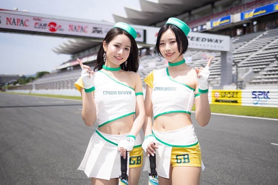五十嵐みさのインスタグラム：「. SUPER耐久24h、3日間お疲れでした👏 52号車はST-Zクラスにて見事ポールトゥウィンを獲得しました👏🏆✨ 開幕戦に引き続き2連勝😭💚 . 24h耐久レースは夜明けまで走り続けるのも難しいなか、ノートラブルで最後まで完璧な走りでした✨ お見事としか言いようがありません🤣👏 . 今週末は鈴鹿サーキットにてSUPER GT Rd.3が行われます！ レース三昧最高ですね😎 . 引き続き埼玉トヨペット GreenBraveの応援よろしくお願いします🟢 . #SUPER耐久#スーパー耐久#S耐#埼玉トヨペット#greenbrave#モータースポーツ#サーキット#レースクイーン#racequeen#富士スピードウェイ#耐久レース#コスチューム#レース#fuji24h#ST-Zクラス#grsupragt4」