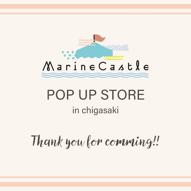 こども達をラブリーにさせる韓国子供服ですー☀のインスタグラム：「. . . . 先日開催した POP UP STORE in chigasaki . ご来場いただいた皆さま ありがとうございました‼ . . openからお越しいただいたお客様や いつもご愛顧いただいているお客様など 実際にお手に取ってご覧いただき 感謝の気持ちでいっぱいです😭♡♡ . . 先行サービスの名入れ刺繍もご好評で 短いお時間ではありましたが 賑やかでアットホームな空間でした。 . エコバッグ作りのワークショップも 大盛況で楽しんでいただけたようです✨ . . . ご都合つかないお声も寄せられていたので また次回もいつか…？なんてことも.. 😍？ . . 先日のようにたくさんの お客様にお会いできる日を 楽しみにしております。 . . . 改めてご来場のお客様 誠にありがとうございました🙇‍♀️! . . . 引き続き当店を よろしくお願いいたします。 . . . . . . #韓国子供服 #マリンキャッスル #ポップアップ #poupshop #出産祝い #女の子ママ #男の子ママ #こども服 #ベビー服 #こどものいる暮らし #保育園着 #幼稚園着 #マンスリーカード #おしゃれママさんとつながりたい #おうちスタジオ #韓国こども服 #産休 #育休 #pomuru #タペストリー #ヌビバッグ　#韓国ファッション #イブルバッグ #プチプラコーデ #赤ちゃんのいる暮らし #湘南祭 #茅ヶ崎 #湘南 #ナチュラルコーデ #マリンキャッスルコーデ」