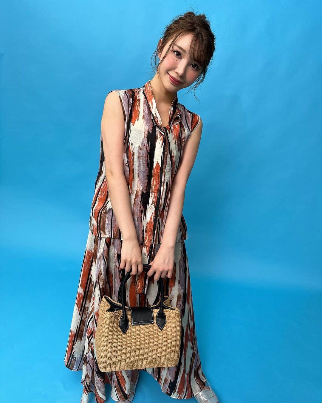 海里さんのインスタグラム写真 - (海里Instagram)「フォレオ大津一里山さんでのアパレル撮影👗 このワンピース、 おしゃれで夏っぽくて可愛くない？🪞✴︎」5月29日 13時01分 - kairin_1010