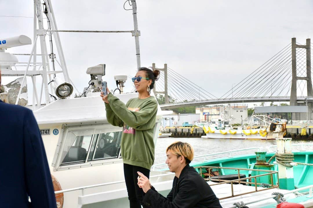 LOVEさんのインスタグラム写真 - (LOVEInstagram)「2023.5.26 Soma, Fukushima, fishing port  Photography by chitose design lab @hamugeso   with  @hiro_sugiyama_enlightenment @f.i.0314」5月29日 13時20分 - loveyanen_official