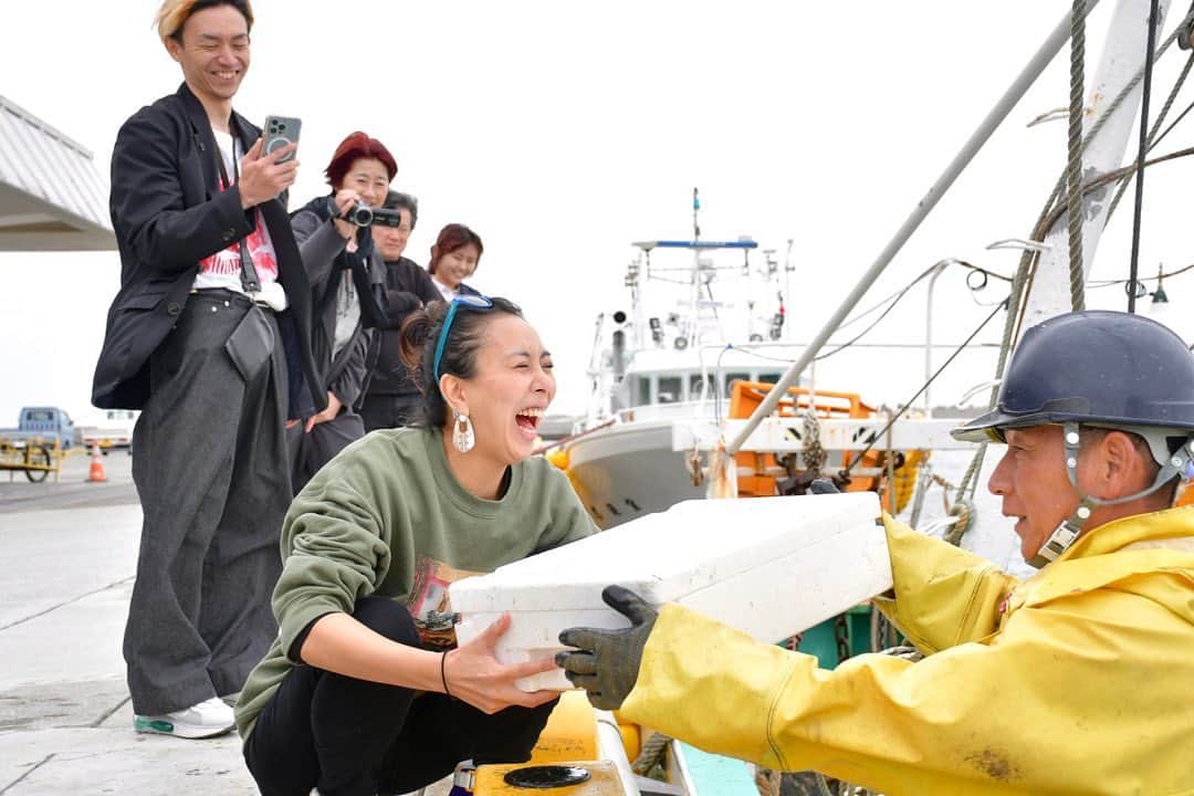 LOVEさんのインスタグラム写真 - (LOVEInstagram)「2023.5.26 Soma, Fukushima, fishing port  Photography by chitose design lab @hamugeso   with  @hiro_sugiyama_enlightenment @f.i.0314」5月29日 13時20分 - loveyanen_official