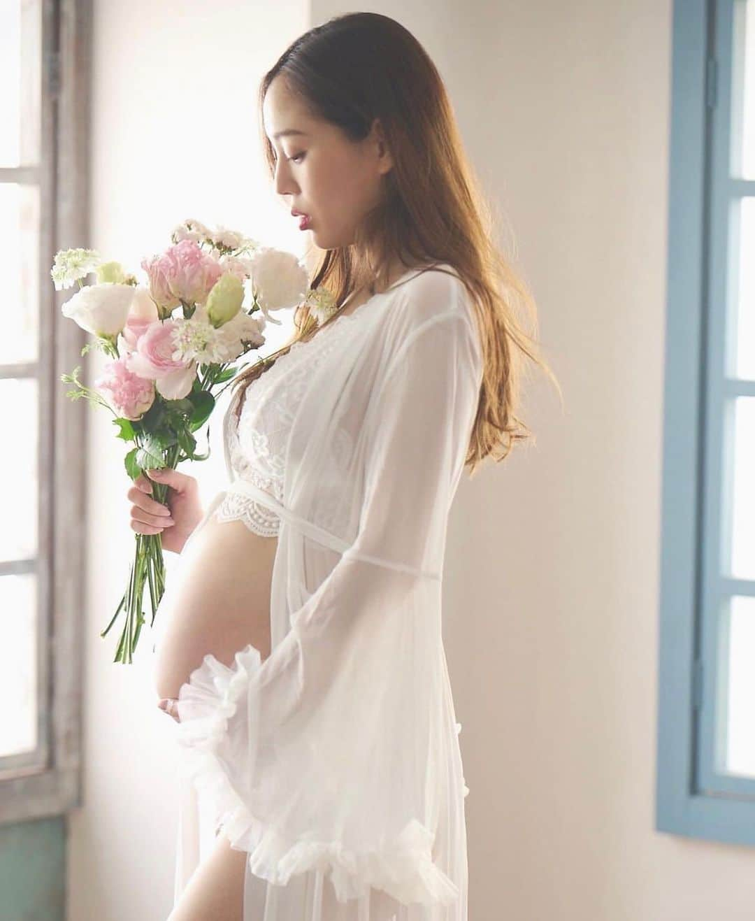 中村エリカのインスタグラム：「Pretty Momtobe❤️ Hope baby and mama will always well😘 . . @erika__nakamura  . . #pregnant #bumil #preggo」