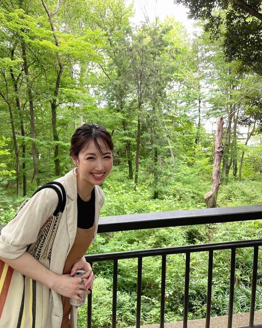 崎本ゆかりさんのインスタグラム写真 - (崎本ゆかりInstagram)「🌿  缶ビール片手に ぷらっと。 天気良くて最高だった  都内にも 癒される場所たくさんあるから お散歩が楽しいね♩  いよいよ梅雨入りかなー？🤔  #森林浴」5月29日 13時25分 - yukariiiin5