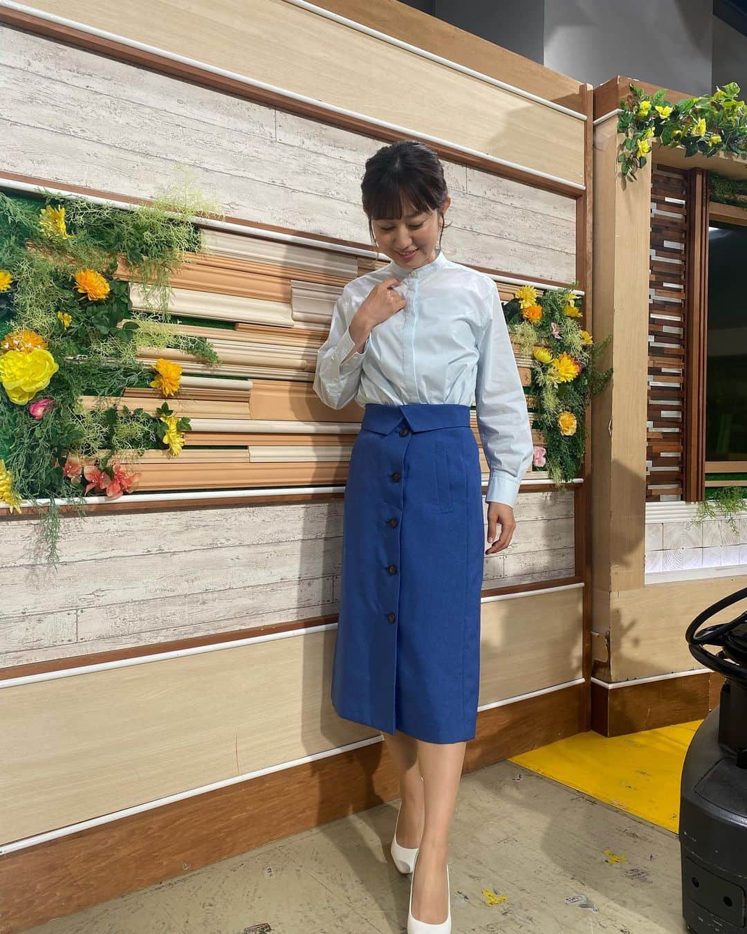 豊崎由里絵さんのインスタグラム写真 - (豊崎由里絵Instagram)「. 可愛すぎるお誕生日ガールと朝ごはん。 @crisscross_omotesando  杉浦みずきちゃんとは 世代も事務所も違いますが MBS時代も「ミント」という番組を一緒にやっていて 東京に来てからは TOKYO MX「モニフラ」を一緒にやらせてもらっているという まさかのご縁です🥹❤️  YouTubeコラボしようという話になったので やってほしいことがあったら ぜひリクエストしてください💕  先週の衣装はこちら↓ 🍀5/22(月)【グリーンボリュームスリーブブラウス＋ブラックステッチスカート】 ブラウス→@its_international_official_ スカート→@m_maglie_le_cassetto_official  🍀5/23(火)【イエローマルチストライプワンピース】 →@pitchoune__official  🍀5/24(水)【アイボリーベスト＋白リボンタイブラウス＋ラベンダーパンツ】 ベスト→@nolleys_official パンツ→@joint_space  🍀5/26(金)【サックスバンドカラーブラウス＋ブルーウエスト折り返しスカート】 ブラウス→@pitchoune__official」5月29日 13時32分 - yurietoyosaki