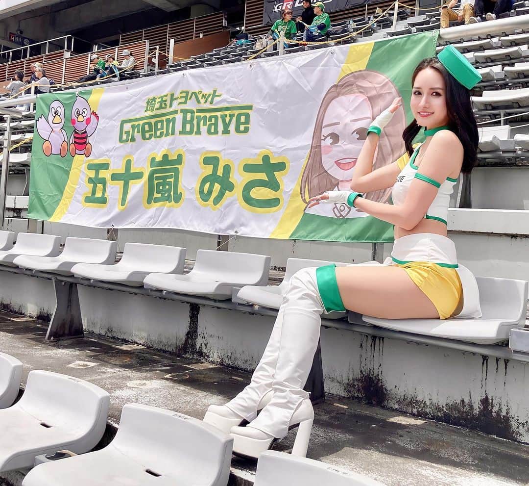五十嵐みさのインスタグラム：「. ようやく横断幕と📸💚 .  #SUPER耐久#スーパー耐久#S耐#埼玉トヨペット#greenbrave#モータースポーツ#サーキット#レースクイーン#racequeen#富士スピードウェイ#耐久レース#コスチューム#レース#fuji24h#ST-Zクラス#grsupragt4#横断幕」