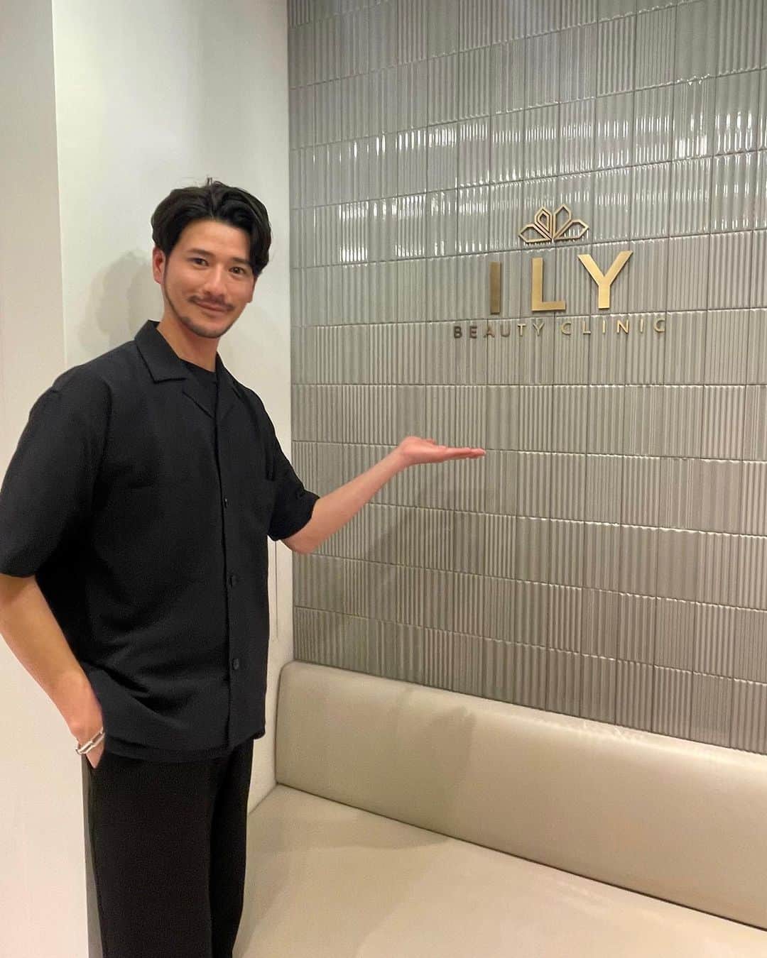 のインスタグラム：「夏に向けて脱毛へ行ってきました😊 ⁡ 医療脱毛は痛いイメージがあったので 構えて行ったのに ビックリするくらい痛みがない😳 ⁡ これは驚きました。。 ⁡ ⁡ 施術もあっという間だったし スタッフさんも丁寧に説明してくれたし 安心して受けられました😉 ⁡ そんなILYさんは 今年で6月で2年目とのことで 特別クーポンを配布中とのこと！ ⁡ LINE@を追加してお得に脱毛しましょ😉 ⁡  ⁡ @ily.b.c さん ご紹介いただいた  @shintaro_kitaoka  さん ありがとうございました☺️ ⁡ ⁡ ⁡ ⁡ ⁡ #夏に向けて #脱毛 #お肌ツルツル #カミソリ負けに👋」