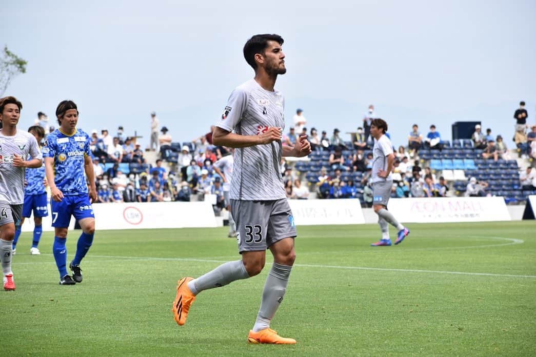長谷川アーリアジャスールのインスタグラム：「vs今治戦。 結果をしっかり受け止めて、この敗戦もピッチでしか返せない。 次はホーム岐阜戦。 みんなに勝利をプレゼントする為いい準備します。 最後まで、そして挨拶の時まで、熱い応援ありがとうございました。 . . . #gainare #gainaretottori #tottori #長谷川アーリアジャスール #33 #jleague #dazn #感謝 #今治」