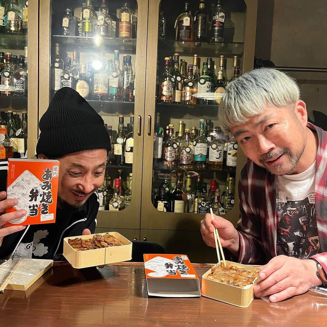 のインスタグラム：「SAROxSWING-O TOKAY TOUR 4dayz もう「サイコー」でしかない4日間でした！！ 全曲、ほんと全曲即興エンタメでお届けしちゃいました おかげさまで沢山の、その場限りの新曲が出来ました！！  また秋ごろに目論んでますw お楽しみにー  静岡の Piano Bar Swinger  名古屋の @valentinedrive  常滑の @tamamusubi3  刈谷の @cafenation.japan ゲスト参加してくれた @yui_terazawa  そして来てくれた沢山のお客さん、 楽しんでくれてほんとありがとうw」