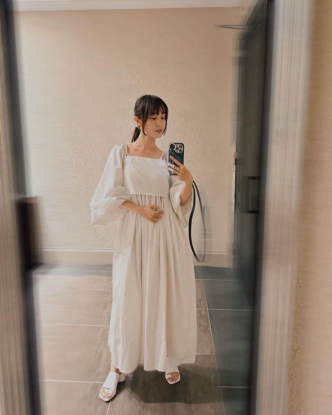 菊井彰子さんのインスタグラム写真 - (菊井彰子Instagram)「👗 dress codeがall white だった日🤍  白はなかなか👧連れだと日常的に着れないから、特別感あってなんだか嬉しくなっちゃうなーん🎵  #allwhite  #dresscode  #babyshower #etretokyo  #mm6  #3歳女の子ママ  #ママコーデ  #ママコーディネート  #女の子ママ #女の子のママ  #ママファッション  #mamafashion #ootd #ootdfashion #ootdstyle」5月29日 14時42分 - yanakiku_kiku