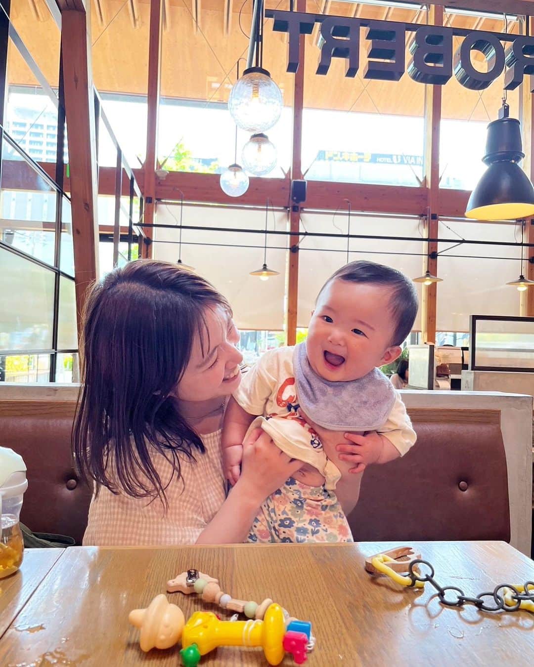 matano Kastaneのインスタグラム：「てんしばランチ🍠🌈👶🏻 いいお天気で楽しかったねぇ🤍  あこちゃんいろたん🎀ありがとう♡」