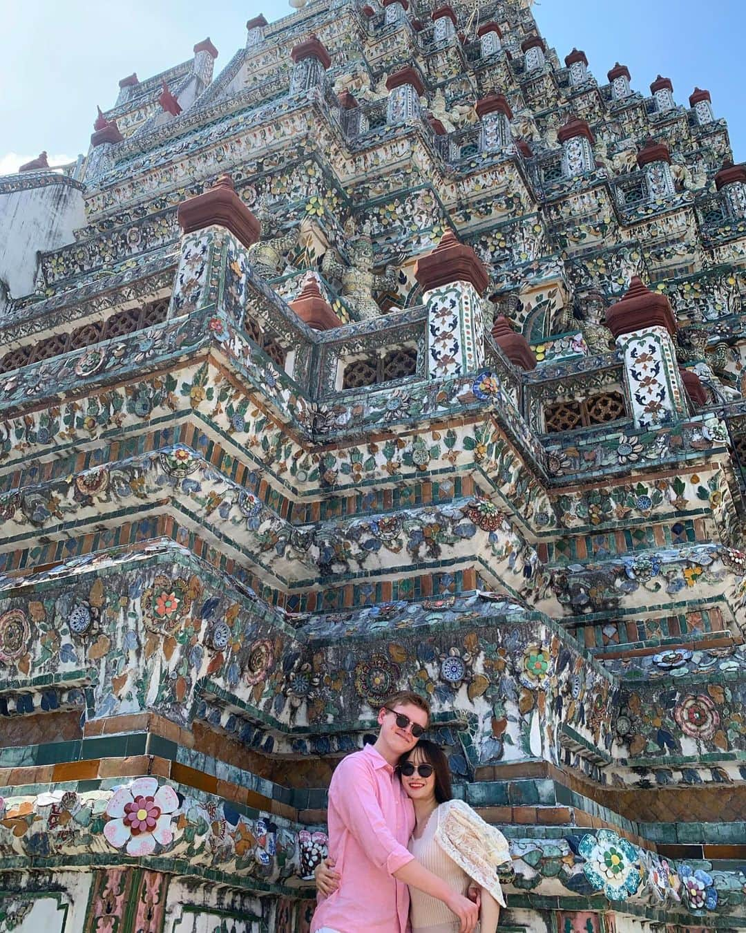 りせさんのインスタグラム写真 - (りせInstagram)「📍Wat Arun ワット・アルン（暁の寺）  きれいで感動した✨ めちゃくちゃ暑かったけど 行く価値あり！  3枚目の写真 私たちのこと見つけられるかな？🥰」5月29日 15時32分 - 1209rise