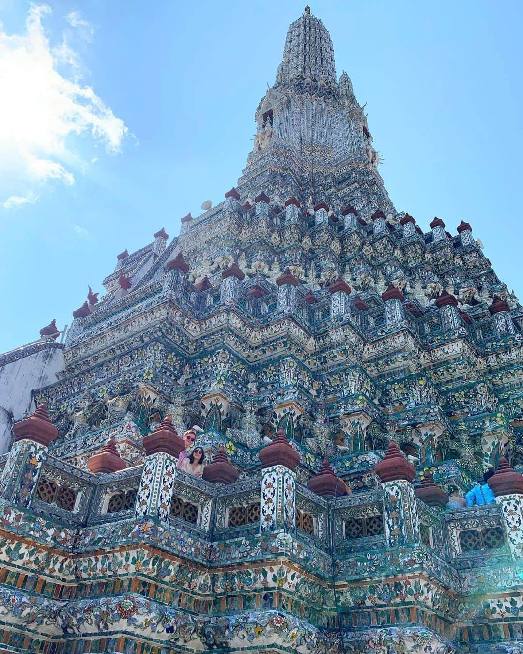 りせさんのインスタグラム写真 - (りせInstagram)「📍Wat Arun ワット・アルン（暁の寺）  きれいで感動した✨ めちゃくちゃ暑かったけど 行く価値あり！  3枚目の写真 私たちのこと見つけられるかな？🥰」5月29日 15時32分 - 1209rise