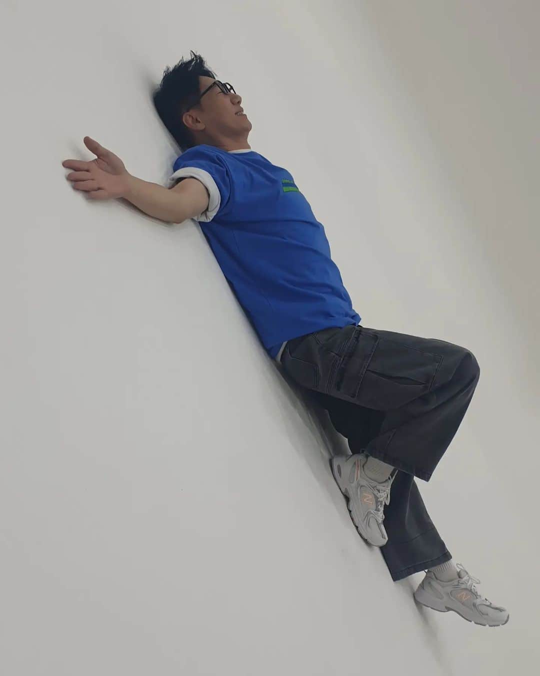 チ・ソクジンのインスタグラム：「그냥 찍음. #이유가없어요 #그냥배경이좋길래 #그냥찍고싶었어요」