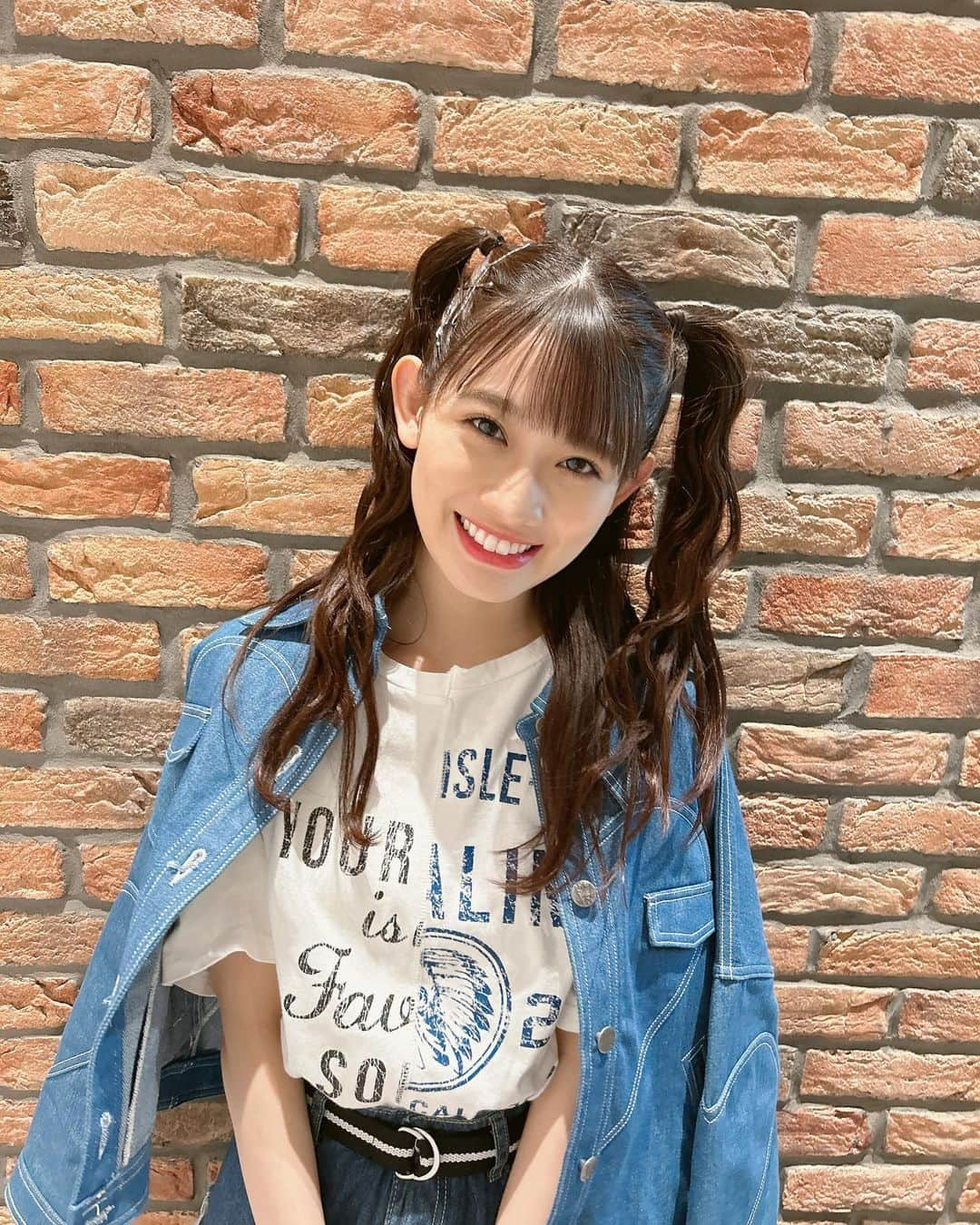 秋本帆華のインスタグラム：「. 過去一アイドルな髪型🤭💓  最近リリイベとかで いろんな髪型挑戦してるけど みんなは何が1番好き〜？」