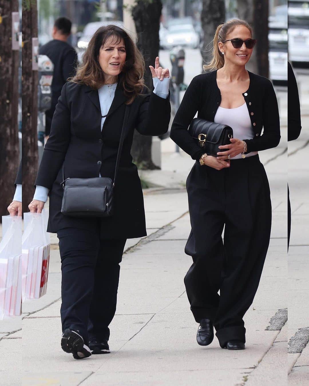 Just Jaredさんのインスタグラム写真 - (Just JaredInstagram)「Jennifer Lopez opts for a casual and chic black and white look during a shopping trip with a friend in Los Angeles over the weekend #JenniferLopez Photos: Backgrid」5月29日 15時52分 - justjared