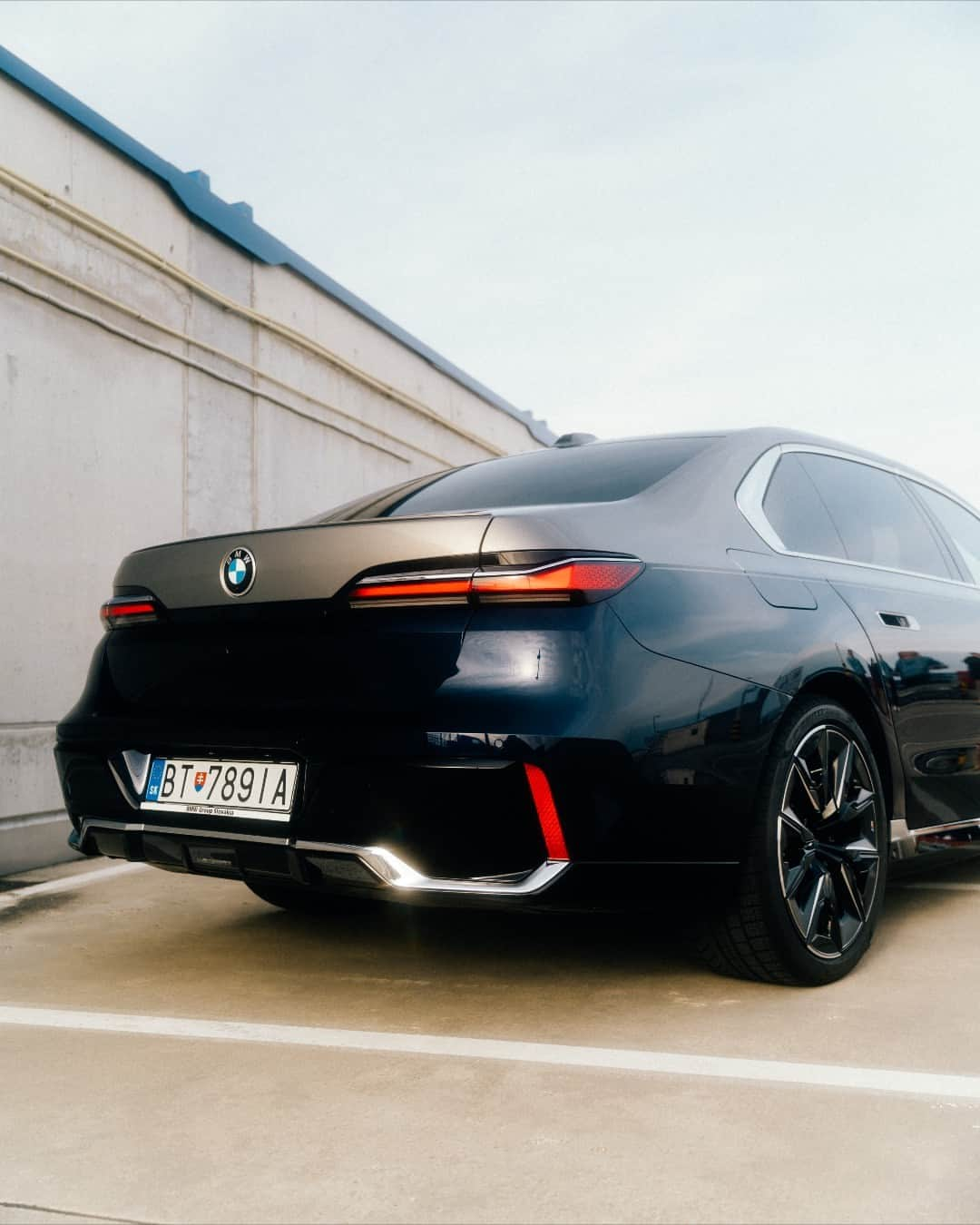 BMWさんのインスタグラム写真 - (BMWInstagram)「Luxury and performance, a perfect match 💙 📸: @bmwslovensko @radovanhloska @vanesa.bublova #BMWRepost   The BMW 7 Series.  #THE7 #BMW #7Series」5月29日 16時07分 - bmw