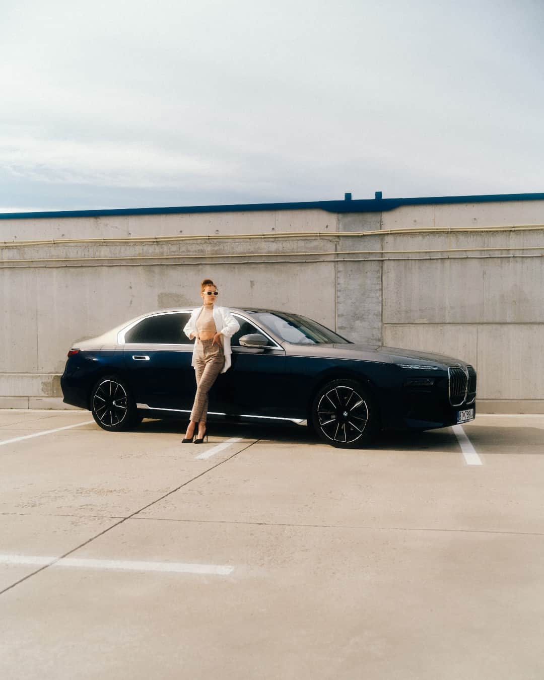 BMWのインスタグラム：「Luxury and performance, a perfect match 💙 📸: @bmwslovensko @radovanhloska @vanesa.bublova #BMWRepost   The BMW 7 Series.  #THE7 #BMW #7Series」