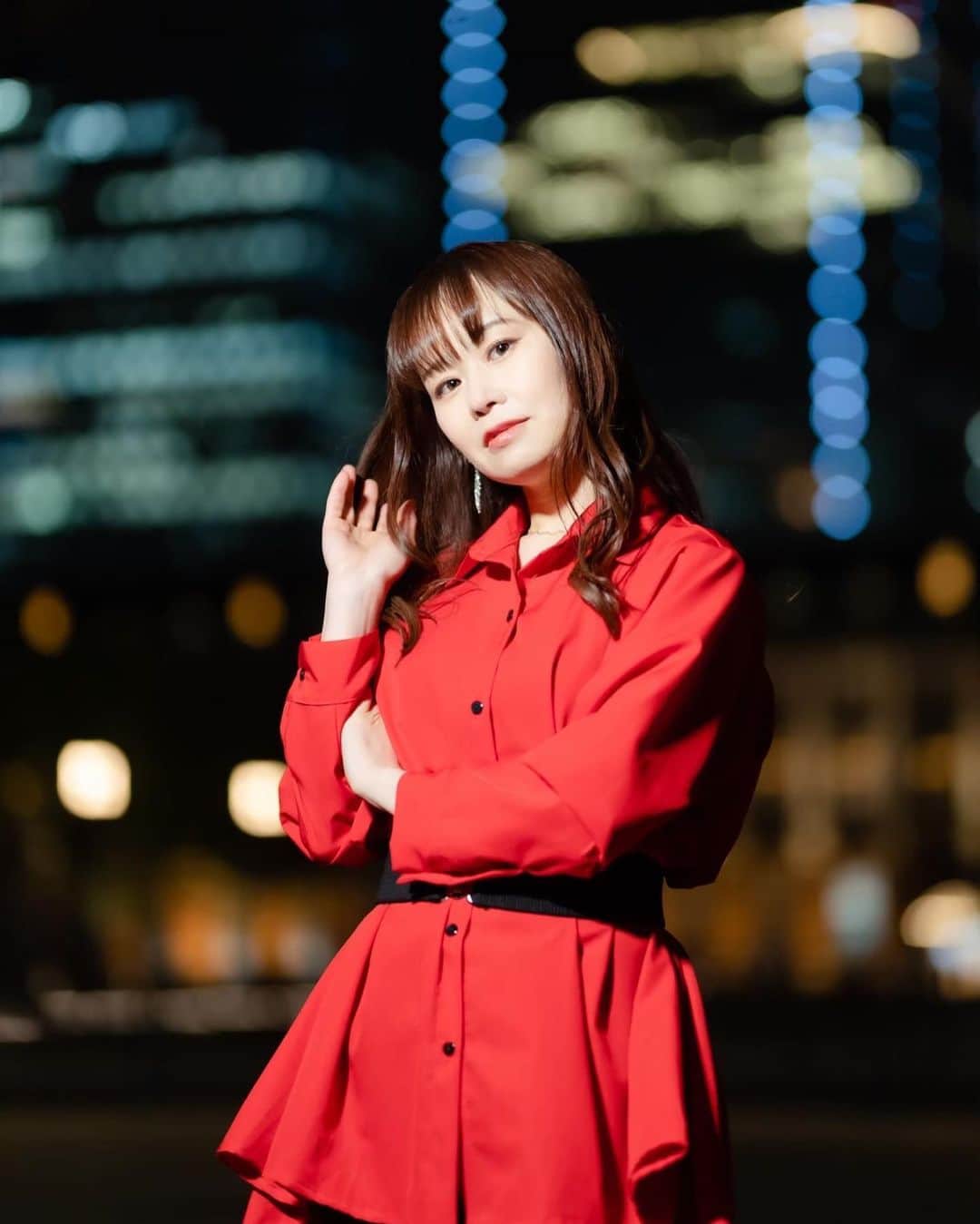 大和姫呂未のインスタグラム：「夜の東京駅にて🎵  #シンガーソングライター  #ポートレート撮影 #ポトレ #ポートレート好きな人と繋がりたい」