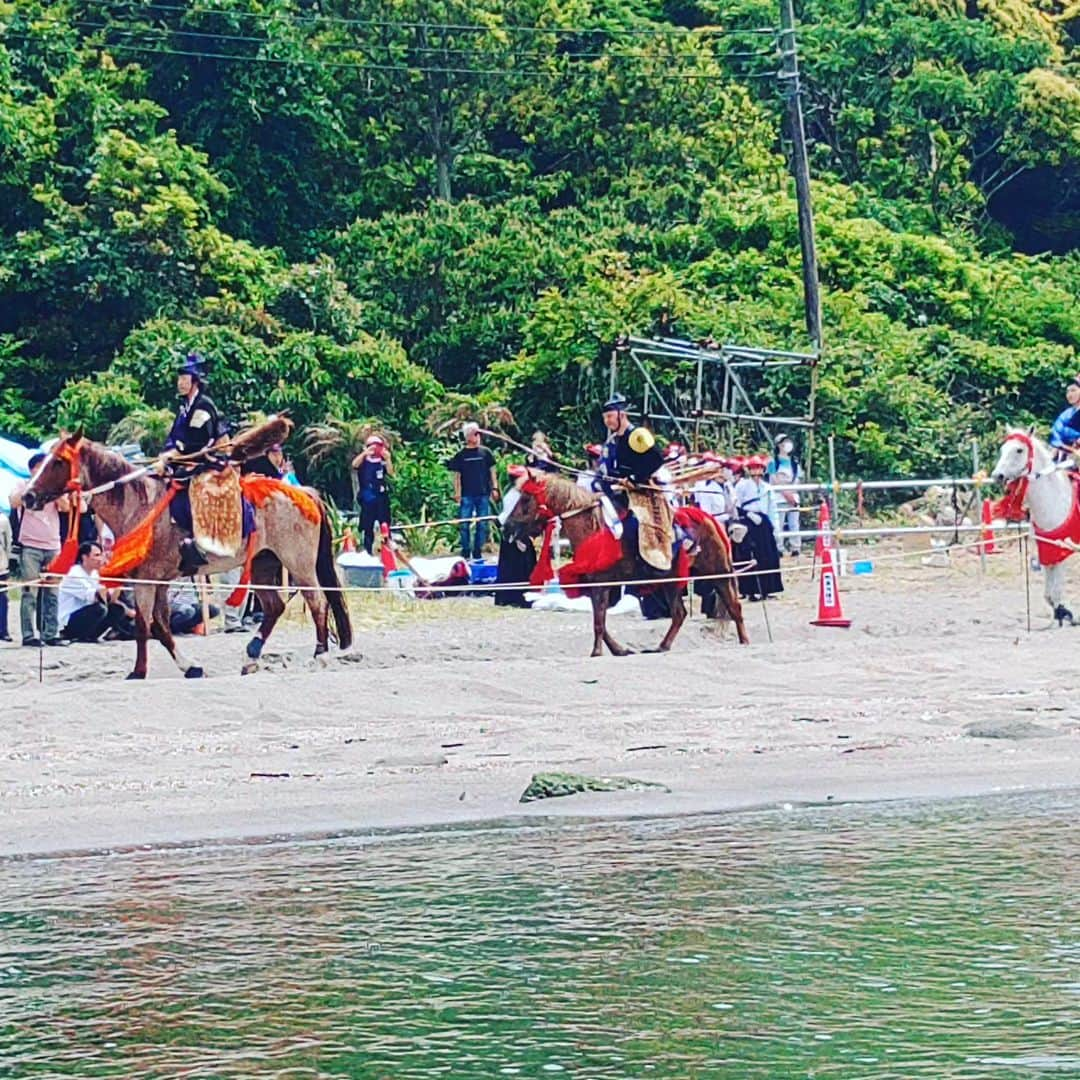 上念司さんのインスタグラム写真 - (上念司Instagram)「三浦の荒井浜で行われた笠懸です。 流鏑馬と違って往復します。  #三浦市 #荒井浜海水浴場 #武芸」5月29日 16時18分 - tsukasajonen