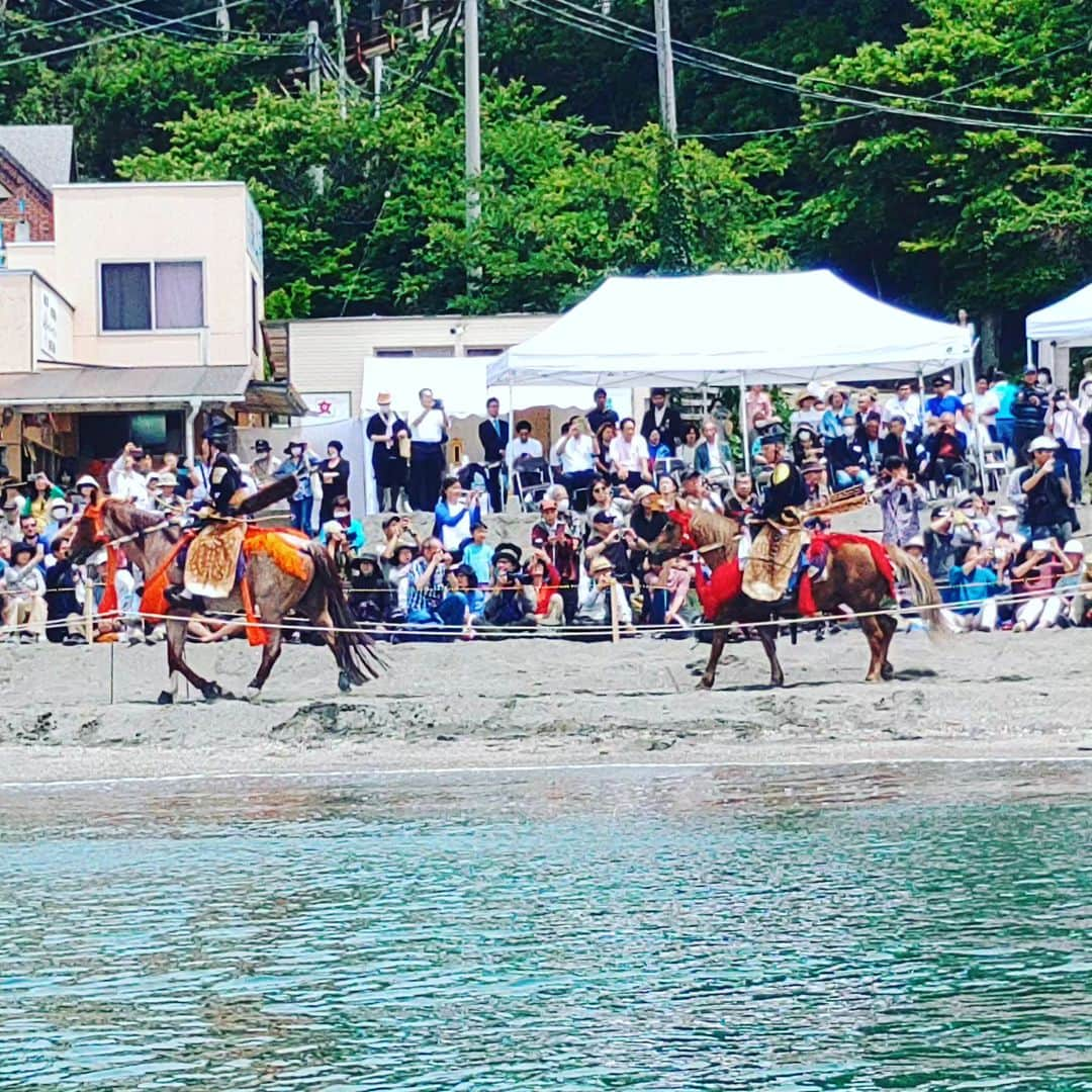 上念司さんのインスタグラム写真 - (上念司Instagram)「三浦の荒井浜で行われた笠懸です。 流鏑馬と違って往復します。  #三浦市 #荒井浜海水浴場 #武芸」5月29日 16時18分 - tsukasajonen