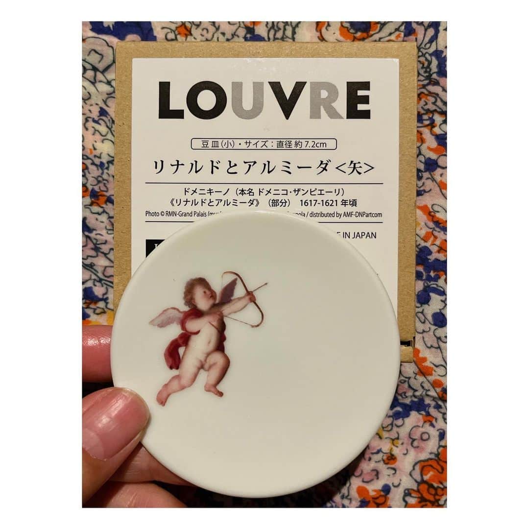 阿部洋子さんのインスタグラム写真 - (阿部洋子Instagram)「🖼🖌🎨✍💕🖍  #ルーブル美術館展   物販がとっても充実してた～♬*゜  #豆皿 を二種類チョイス  何のせようかな～🤔 ピアスかな？ オリーブかな？ 貝殻もいいかも？  エンジェルちゃん👼かわええ♡」5月29日 22時01分 - hirocoring