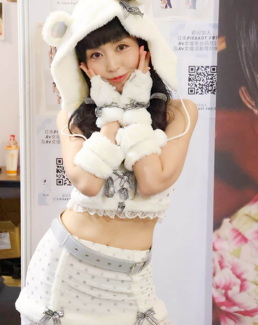 龐文宏のインスタグラム：「傳奇女優可愛親切的茉莉香❤️❤️❤️🥰🥰🥰👍👍👍」