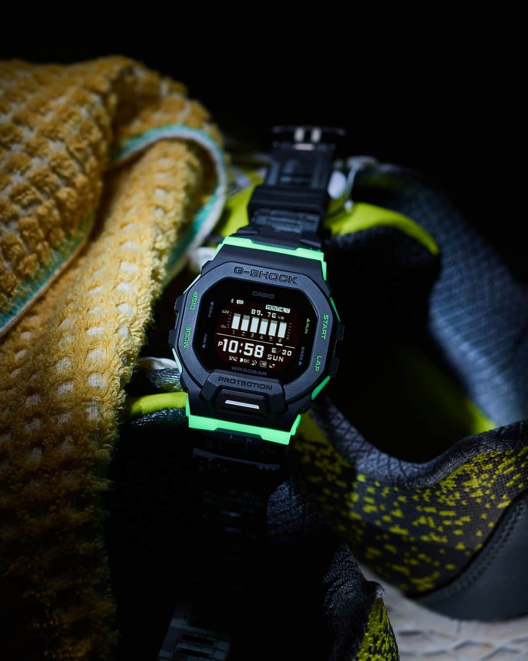 G-SHOCKさんのインスタグラム写真 - (G-SHOCKInstagram)「G-SQUAD MIDNIGHT CITY  蓄光樹脂を採用したNew G-SQUAD。加速度センサーや距離計測、スマートフォン連携などトレーニングに役立つ機能を多数搭載しています。  New G-SQUAD with luminescent resin and is equipped with several useful features for training, including an accelerometer, distance measurement, and smartphone linkage.  GBD-200LM-1JF  #g_shock #g_squad #gbd200 #midnightcity #smartwatch #athleisure #traininggear #training #running #workout #watchoftheday」5月29日 17時00分 - gshock_jp