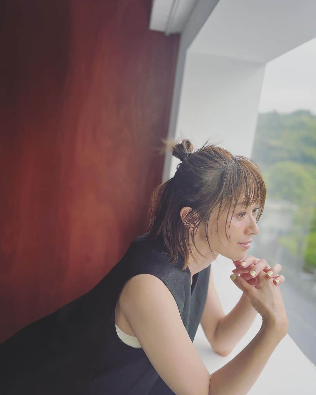 畑野ひろ子のインスタグラム：「@story_love40 撮影📷 今日は、スタジオでの撮影。 @moriyukio_roi さんのニュアンスヘアは、毎回写真に収めたくなります🥰 📷@mtc_boss ありがとう🙏」