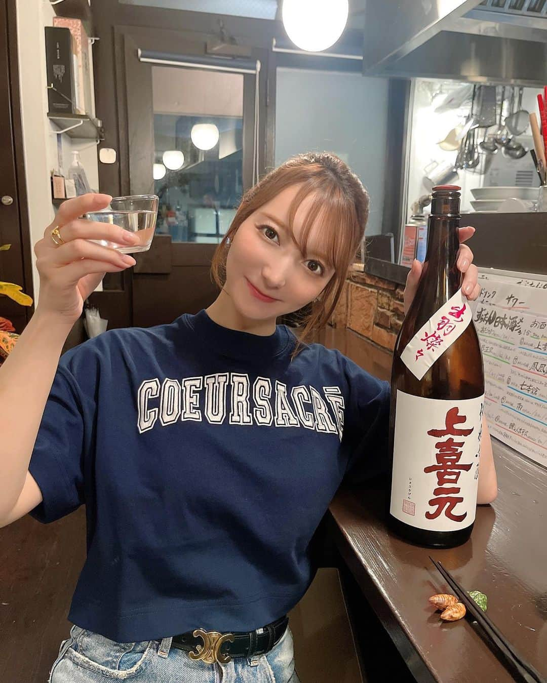 堀みづきさんのインスタグラム写真 - (堀みづきInstagram)「山形の日本酒の上喜元 飲んでご機嫌そうなわたし🤭🍶  同じ中学校のお友達が新宿にお店を オープンしたので行ってきた🧑‍🍳🍴 @shinjuku.zlatan   美味しい小鉢🥢と 焼き野菜が本当に美味しくて…🥺🥕🍅 身体に優しくてヘルシーなお料理ばかりで 心まで元気になった〜🥰  1人でさくっと飲みたい時にも 良い感じのお店でした🤍 また絶対行く！！  お近くの方は是非行ってみてね✌️ おすすめです✨  #新宿グルメ#新宿#西新宿#おばんざい#居酒屋#日本酒#上喜元#鮮菜美酒#ずらたん」5月29日 16時54分 - mizuki_027